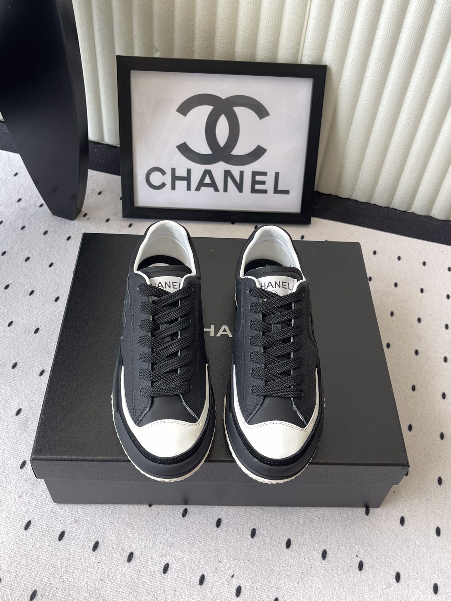 NO:484974,Chanel new panda sneakers top version original purchase and development full of fashionable feel on the feet The favorite of internet celebrity bloggers Super popular model Imported top layer cowhide upper Sheepskin lining Original TPU outsole Size: 35-41, casual shoes/sports shoes, chanel, sneakers, cowhide, sheepskin19860909Chanel新款熊猫运动鞋 顶级版本 原版购入开发 上脚时髦感十足 网红博主的挚爱 超高人气款 进口头层牛皮鞋面 羊皮内里 原版TPU大底 Size: 35-41,休闲鞋/运动鞋,chanel,sneakers,cowhide,sheepskin,Women's Shoes