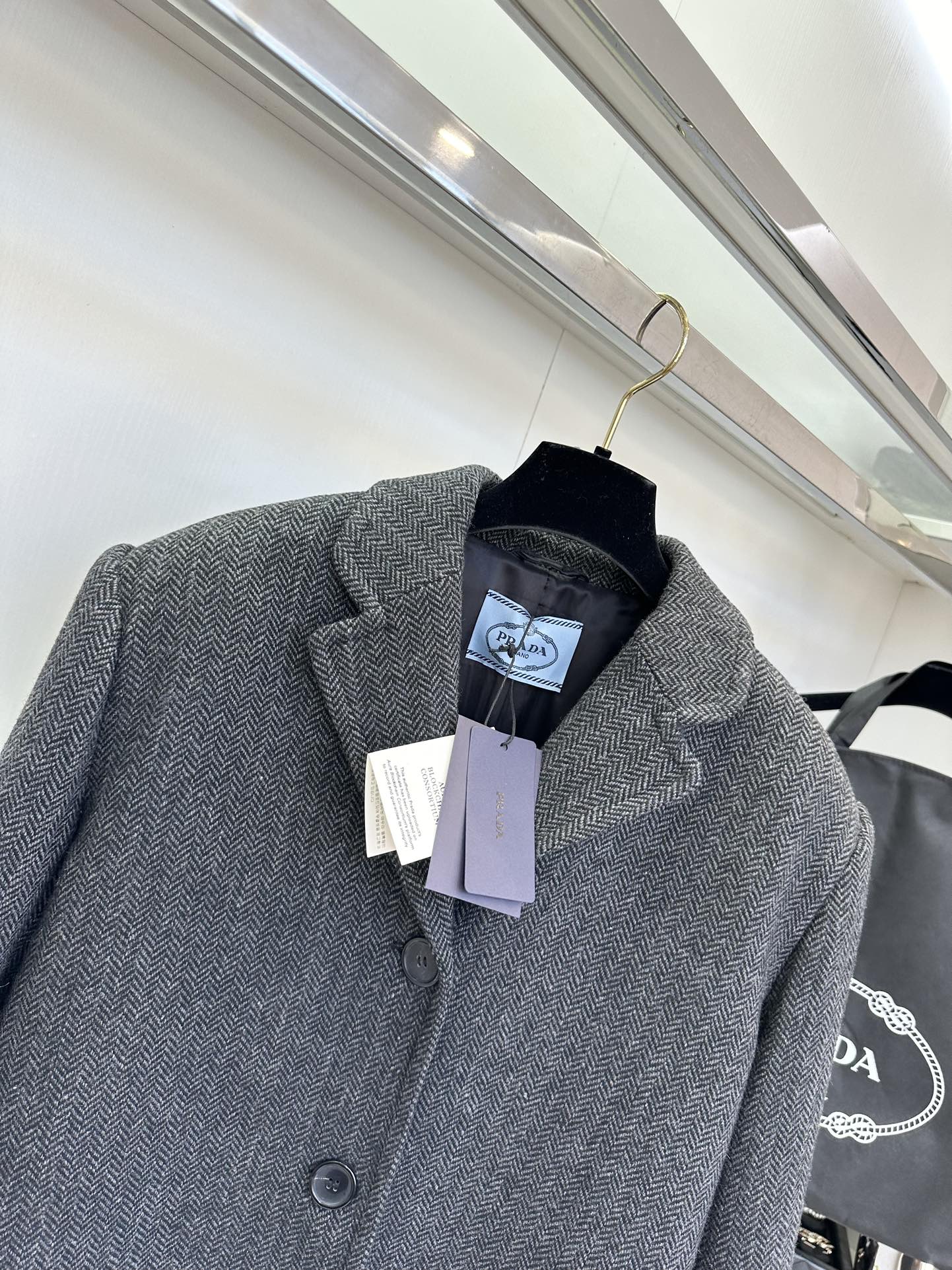Prada Wool-Blend Overcoat: Effortless Chic, Timeless Style 10 i1757659163 161 8