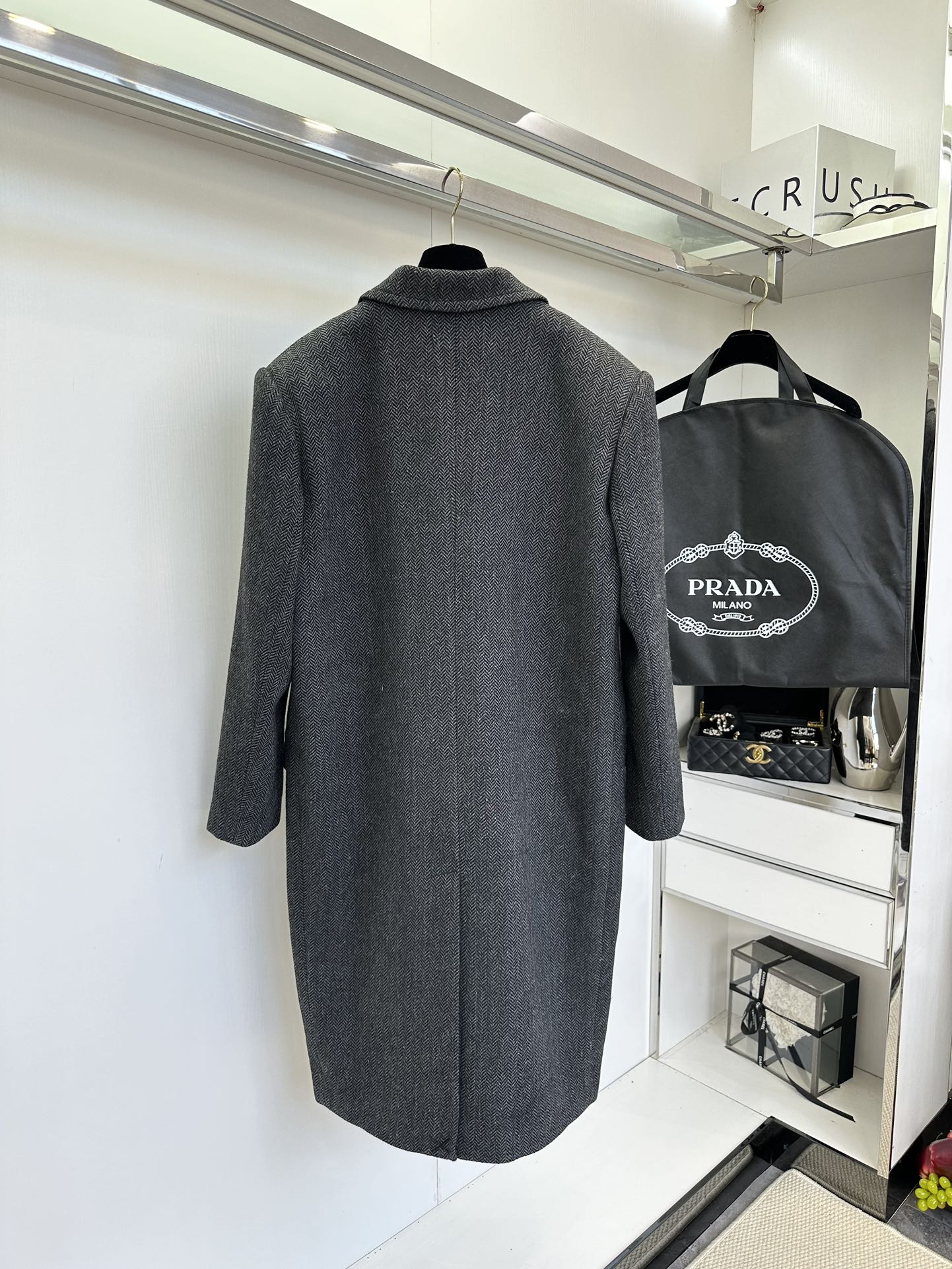 Prada Wool-Blend Overcoat: Effortless Chic, Timeless Style 4 i1757659163 3076 2