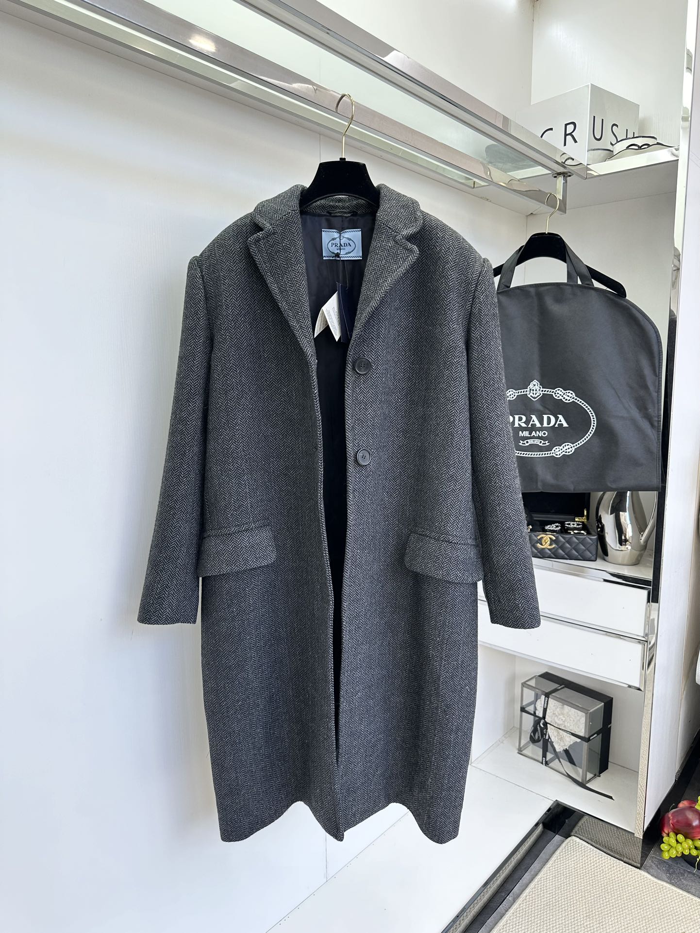 Prada Wool-Blend Overcoat: Effortless Chic, Timeless Style 5 i1757659163 3338 3