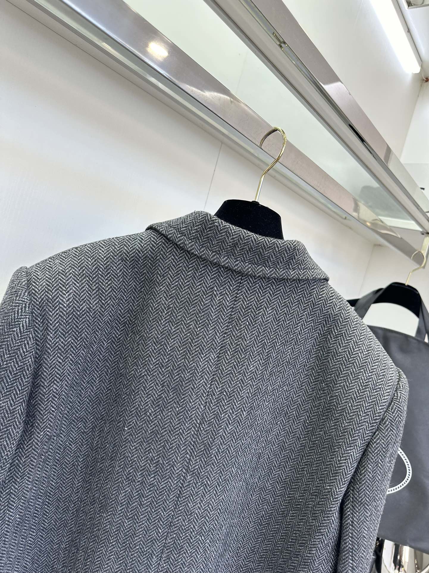 Prada Wool-Blend Overcoat: Effortless Chic, Timeless Style 9 i1757659163 6044 7