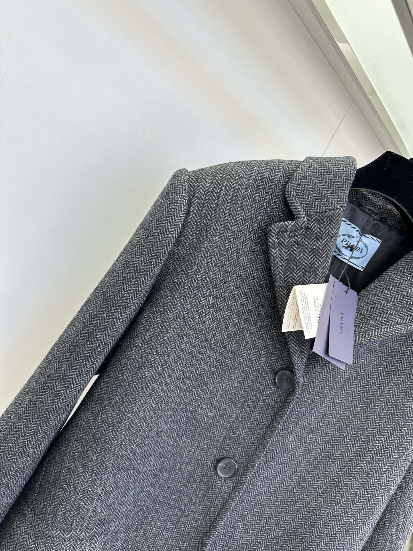 Prada Wool-Blend Overcoat: Effortless Chic, Timeless Style 8 i1757659163 9875 6