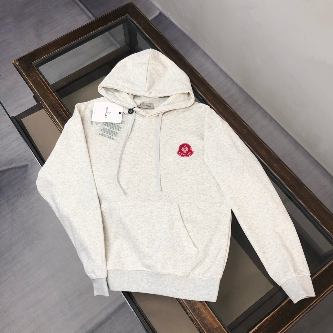 NO:525710,Hooded sweatshirt MON*CLER hooded mouth cover, the latest couple's hooded sweatshirt in early autumn, straight-leg pants, leg trousers, custom-made 420g wash cotton terry rings~ The top three-dimensional tailoring of real shots, customized fabrics, comfortable and breathable!  Brand logo embellishment!  The touch is delicate and soft, the upper body is comfortable and breathable, the style of a big brand, luxurious and atmospheric, versatile style, not picky in people's clothes, fine workmanship and meticulous, it is definitely worth the product!  Color black white royal blue gray Number of codes S M L XL XXL [Please report height and weight by order], Moncler, hoodie, sweatshirts,hats,alexander wang19860909连帽卫衣 MON*CLER 蒙口 早秋独家最新情侣款连帽卫衣 卫裤直筒裤 束脚裤套装定制420克水洗纯棉毛圈～实物拍摄顶级好货立体剪裁 定制面料,舒适透气！品牌logo标志点缀！手感细腻柔软, 上身舒适透气 ,大牌风范 奢华大气 百搭款式 穿着不挑人 ,做工精细一丝不苟 ,绝对值得的好货！ 颜色黑色 白色 宝蓝 灰色 码数S M L XL XXL【下单请报身高体重】,,Moncler,hoodie,sweatshirts,hats,alexander wang,Men's clothing