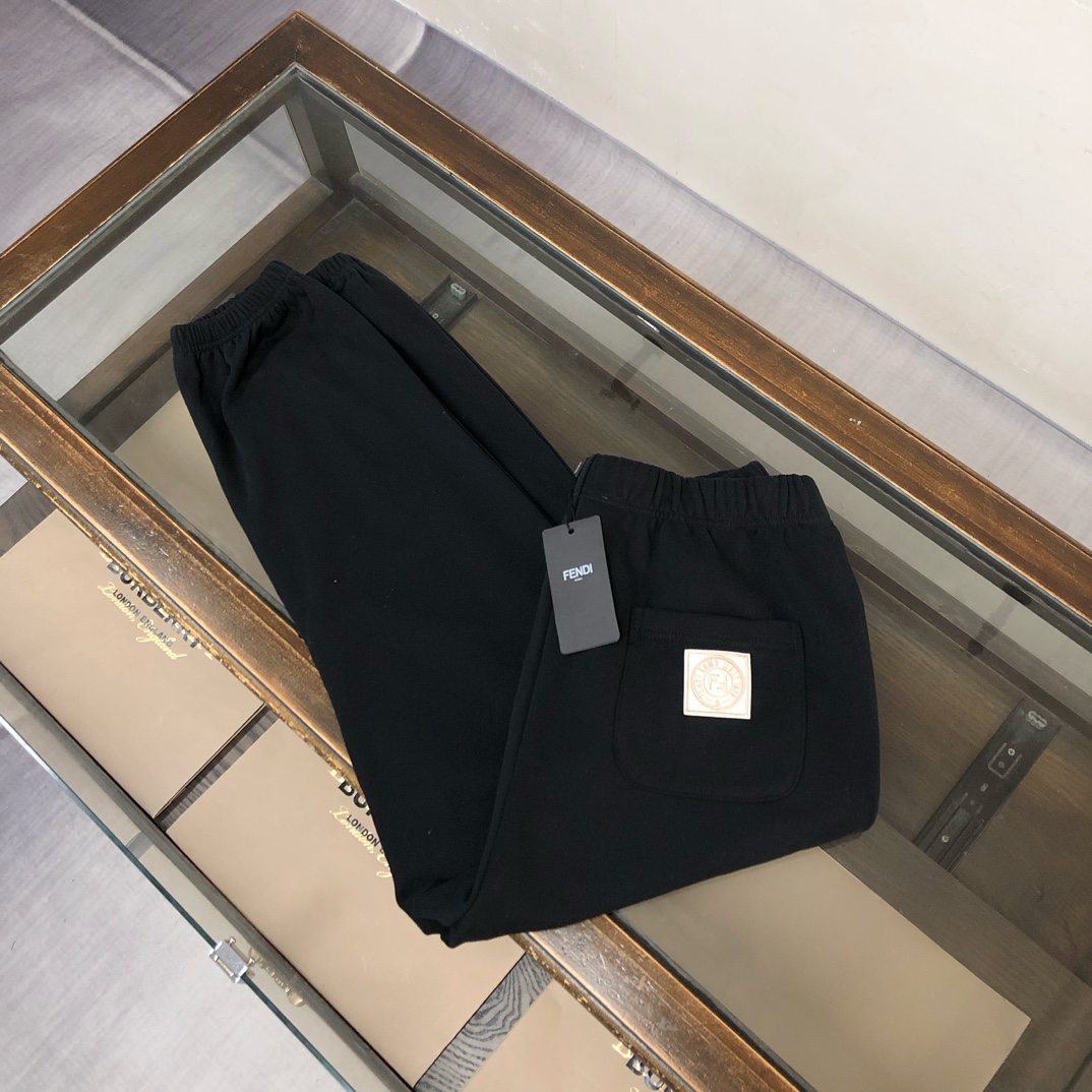 NO:525702,FEN*DI Exclusive latest couple sweatshirts in early autumn, hoodies, trousers, trousers, custom-made 420g wash cotton terry rings~ real shots, top three-dimensional tailoring, customized fabric, comfortable and breathable!  Brand logo embellishment!  The touch is delicate and soft, the upper body is comfortable and breathable, the style of a big brand, luxurious and atmospheric, versatile style, not picky in people's clothes, fine workmanship and meticulous, it is definitely worth the product!  Color black white royal blue gray Number of codes S M L XL XXL [Please report height and weight by order], fendi, fendi, hoodie, sweatshirts, alexander wang19860909FEN*DI 芬迪 早秋独家最新情侣款卫衣 卫裤束脚裤套装定制420克水洗纯棉毛圈～实物拍摄顶级好货立体剪裁 定制面料,舒适透气！品牌logo标志点缀！手感细腻柔软, 上身舒适透气 ,大牌风范 奢华大气 百搭款式 穿着不挑人 ,做工精细一丝不苟 ,绝对值得的好货！ 颜色黑色 白色 宝蓝 灰色 码数S M L XL XXL【下单请报身高体重】,,fendi,fendi,hoodie,sweatshirts,alexander wang,Men's clothing