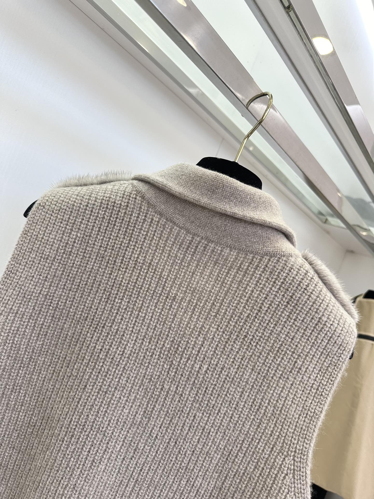 Mink & Cashmere Knit Vest - Soft, Warm & Stylish 7 i1757688363 7811 5