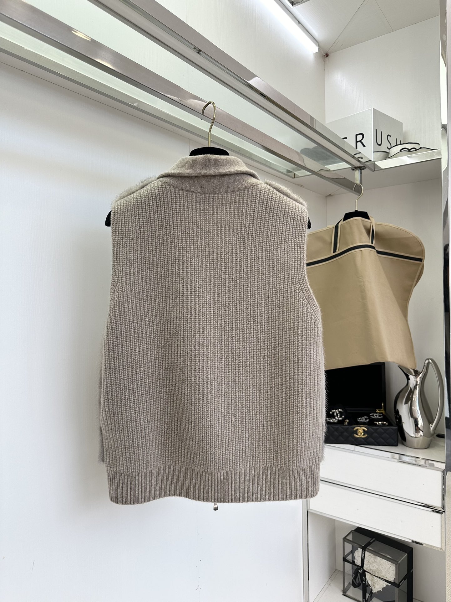 Mink & Cashmere Knit Vest - Soft, Warm & Stylish 3 i1757688363 9763 1