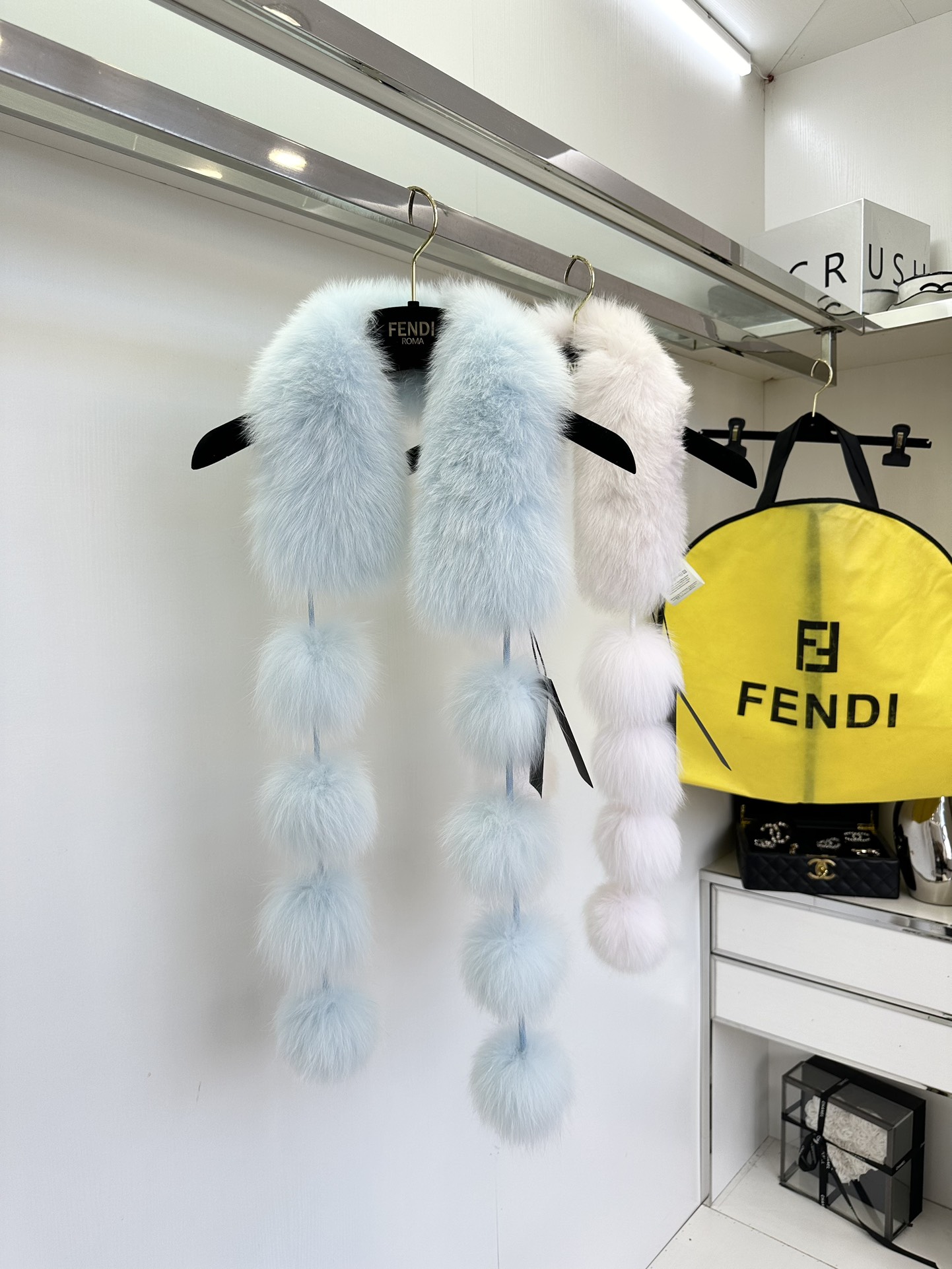 Fendi Fox Fur Scarf - Luxurious, Soft, and Stylish Winter Accessory 4 i1757688668 1116 2
