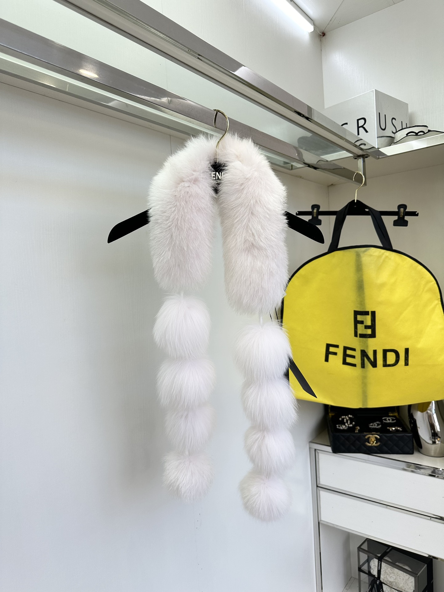 Fendi Fox Fur Scarf - Luxurious, Soft, and Stylish Winter Accessory 6 i1757688668 1195 4