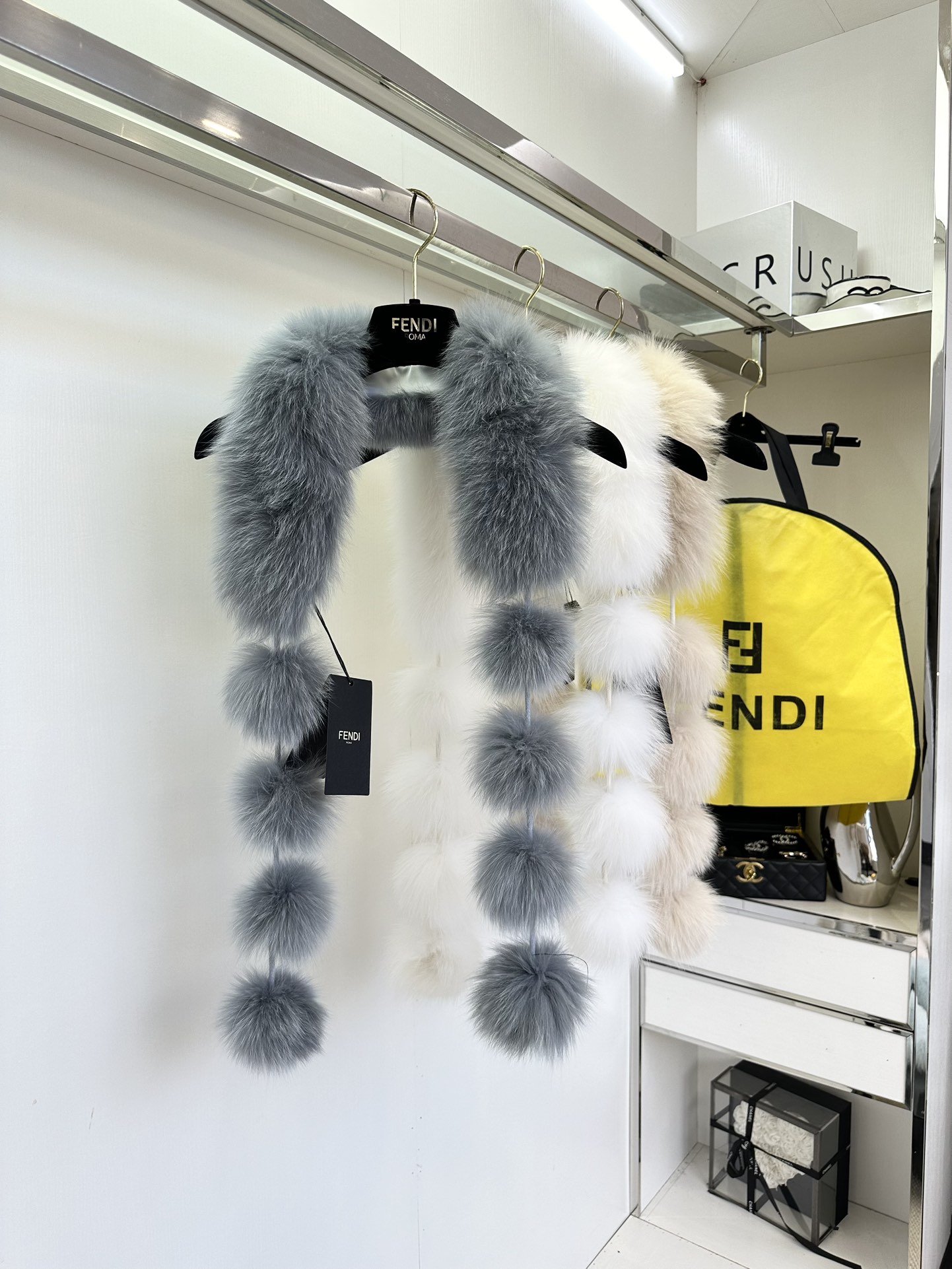 Fendi Fox Fur Scarf - Luxurious, Soft, and Stylish Winter Accessory 5 i1757688668 7784 3