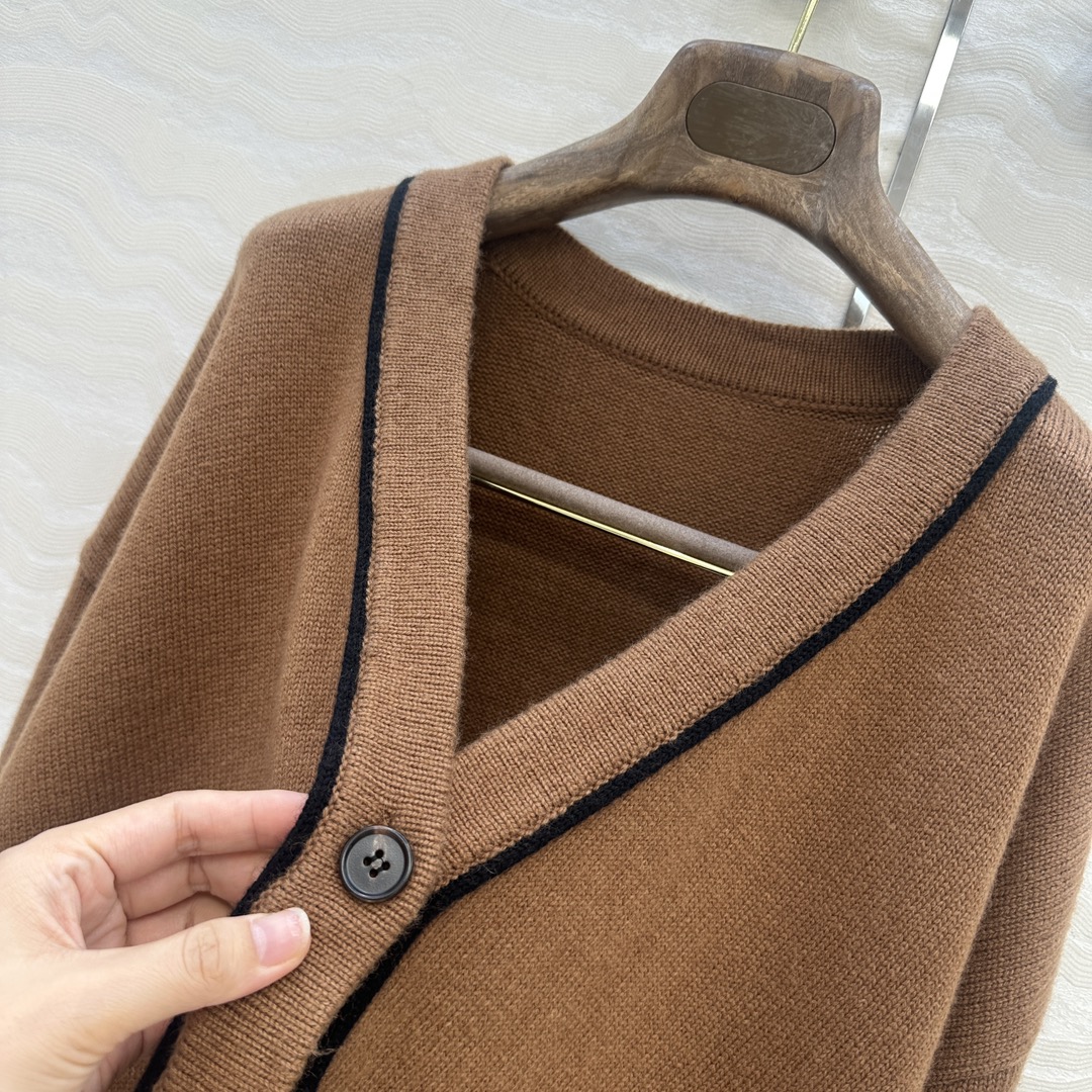 独家首发❤️原单品质，lP🆕高智感 老钱风穿搭气质羊毛V领大开衫外套！100%进口羊毛重磅克重纱线质感无