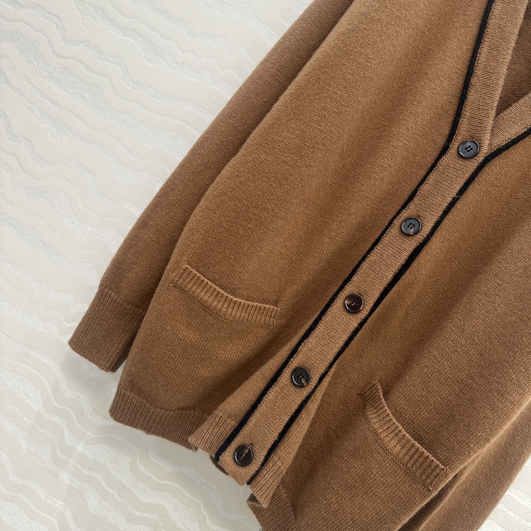 独家首发❤️原单品质，lP🆕高智感 老钱风穿搭气质羊毛V领大开衫外套！100%进口羊毛重磅克重纱线质感无