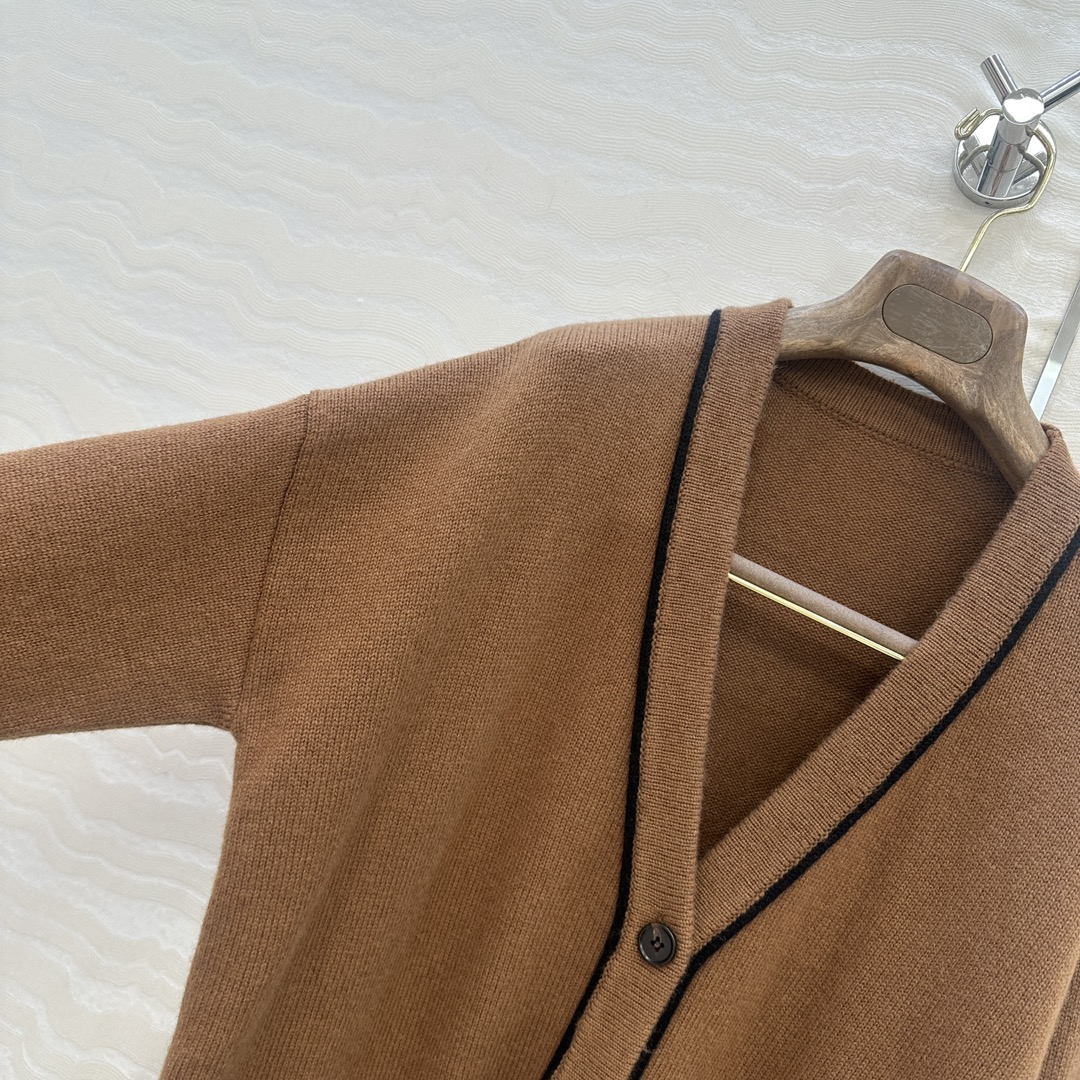 独家首发❤️原单品质，lP🆕高智感 老钱风穿搭气质羊毛V领大开衫外套！100%进口羊毛重磅克重纱线质感无