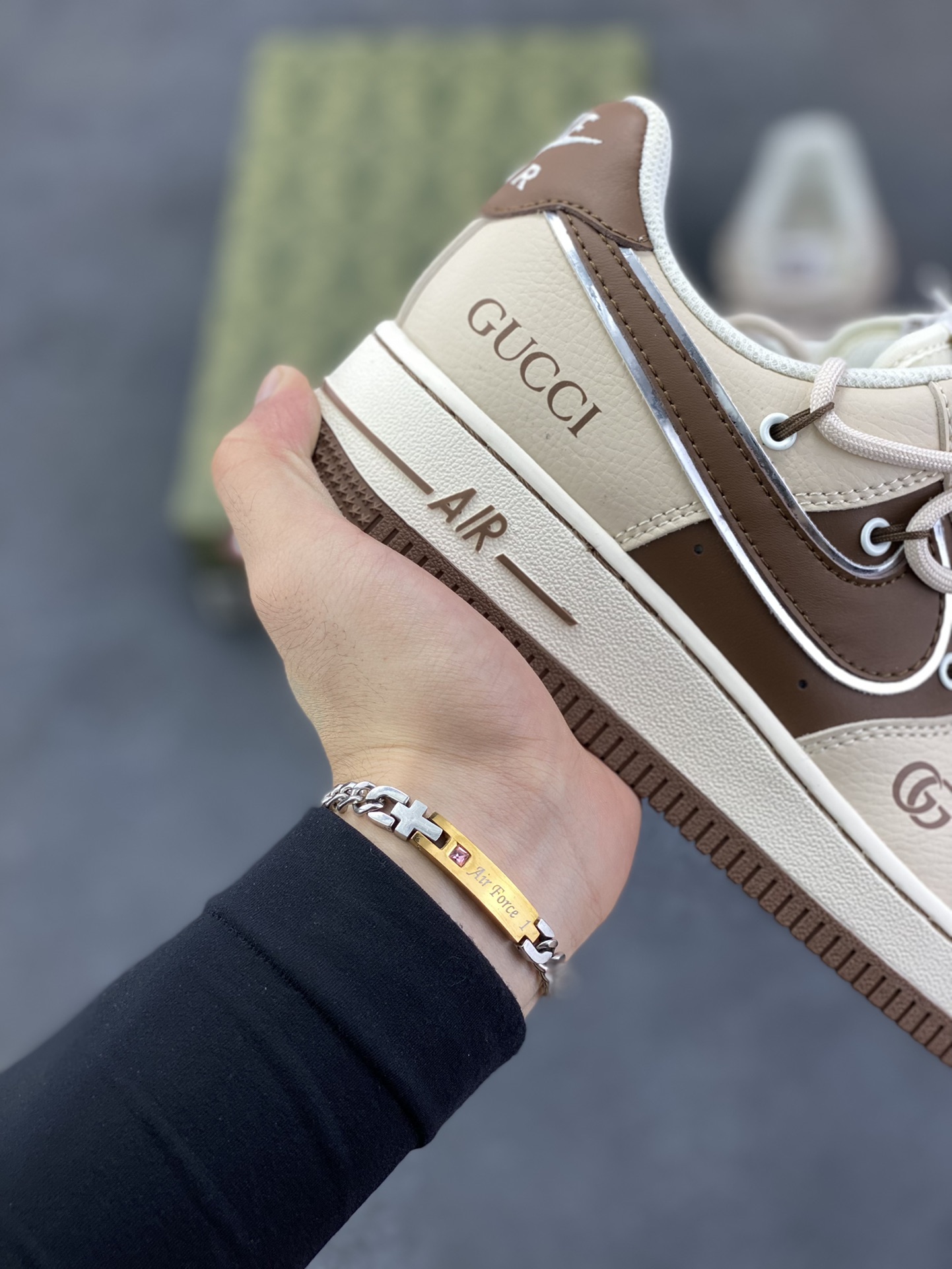 图片[6]-NIke Air Force 1 \’07 Low “古驰联名——棕咖抽绳”空军一号 低帮 运动鞋 休闲鞋 折边针车 工艺难度大 原楦头原纸板 原装鞋盒 定制五金配件 内置全掌气垫 原厂鞋底 货号：SJ1198-400 尺码：36 36.5 37.5 38 38.5 39 40 40.5 41 42 42.5 43 44 44.5 45-选品中心