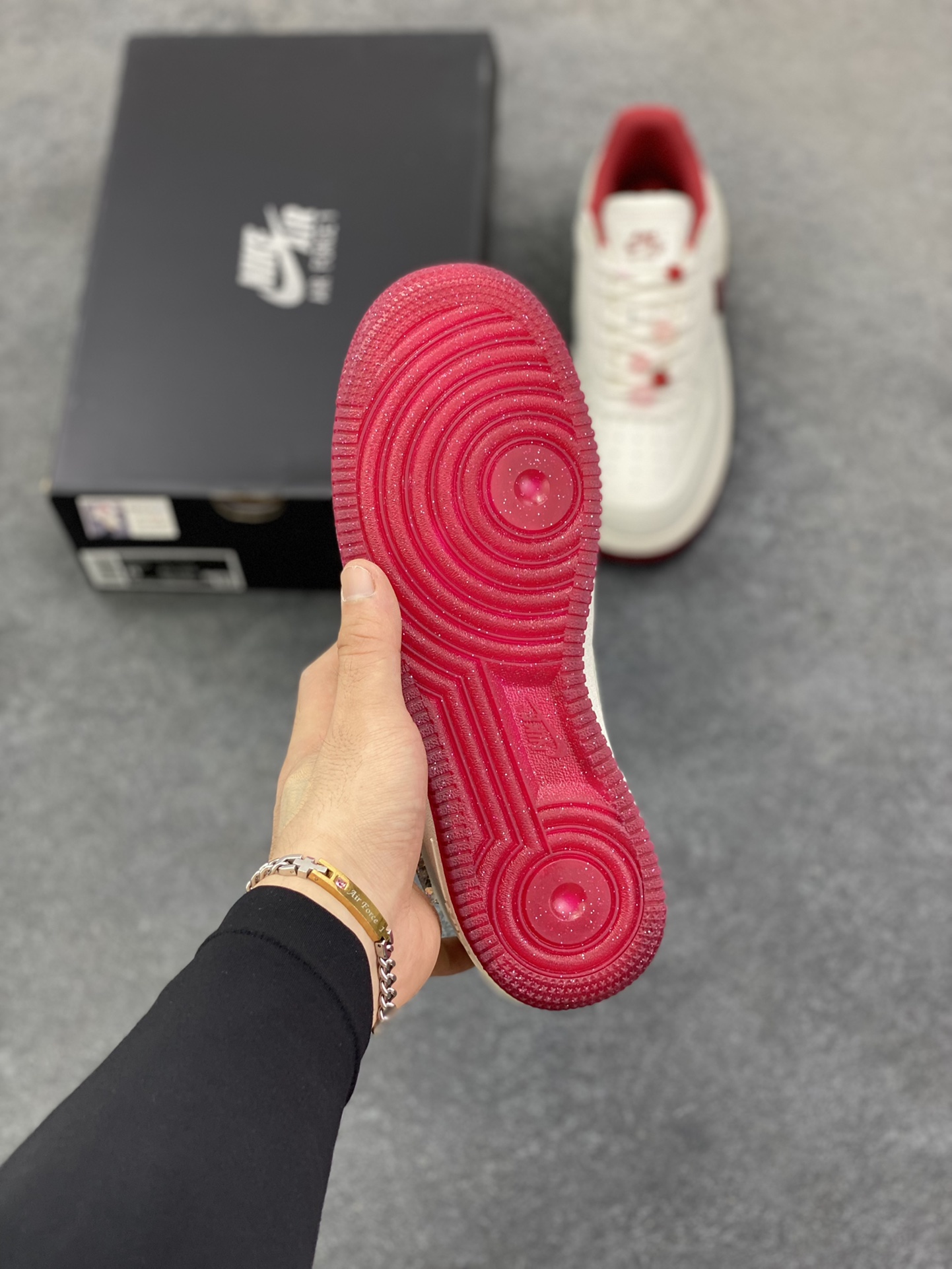 图片[5]-福利特价 Air Force 1 Nike Low 情人节 原楦头原纸板 打造纯正空军版型 专注外贸渠道 全掌内置蜂窝气垫 #原盒配件 原厂中底钢印、拉帮完美 货号：FZ5068-161 尺码：36 36.5 37.5 38 38.5 39 40 40.5 41 42 42.5 43 44 44.5 45-选品中心