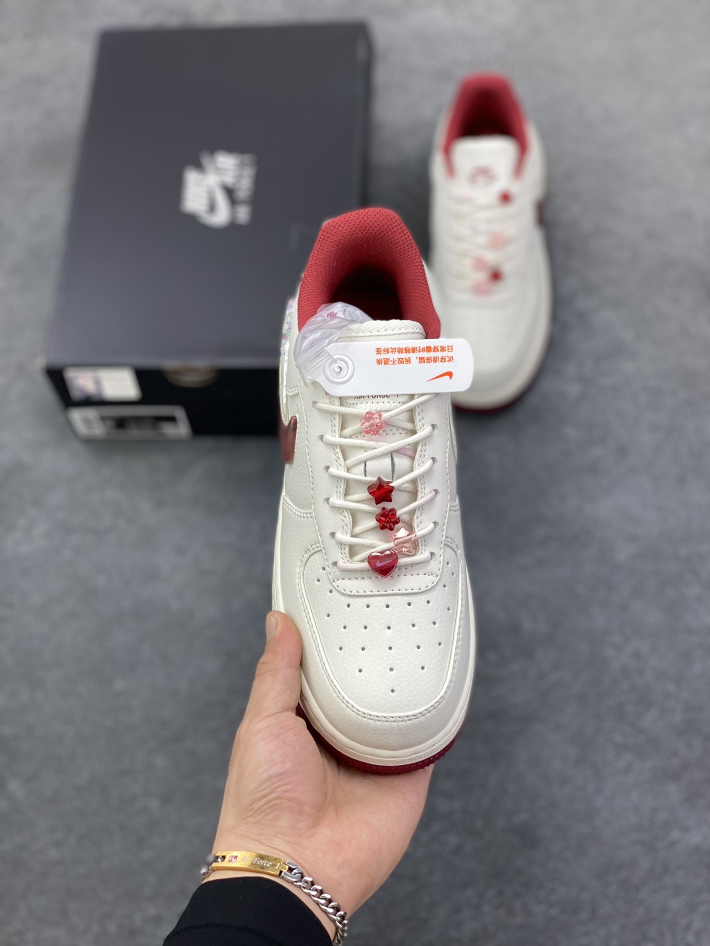 图片[2]-福利特价 Air Force 1 Nike Low 情人节 原楦头原纸板 打造纯正空军版型 专注外贸渠道 全掌内置蜂窝气垫 #原盒配件 原厂中底钢印、拉帮完美 货号：FZ5068-161 尺码：36 36.5 37.5 38 38.5 39 40 40.5 41 42 42.5 43 44 44.5 45-选品中心