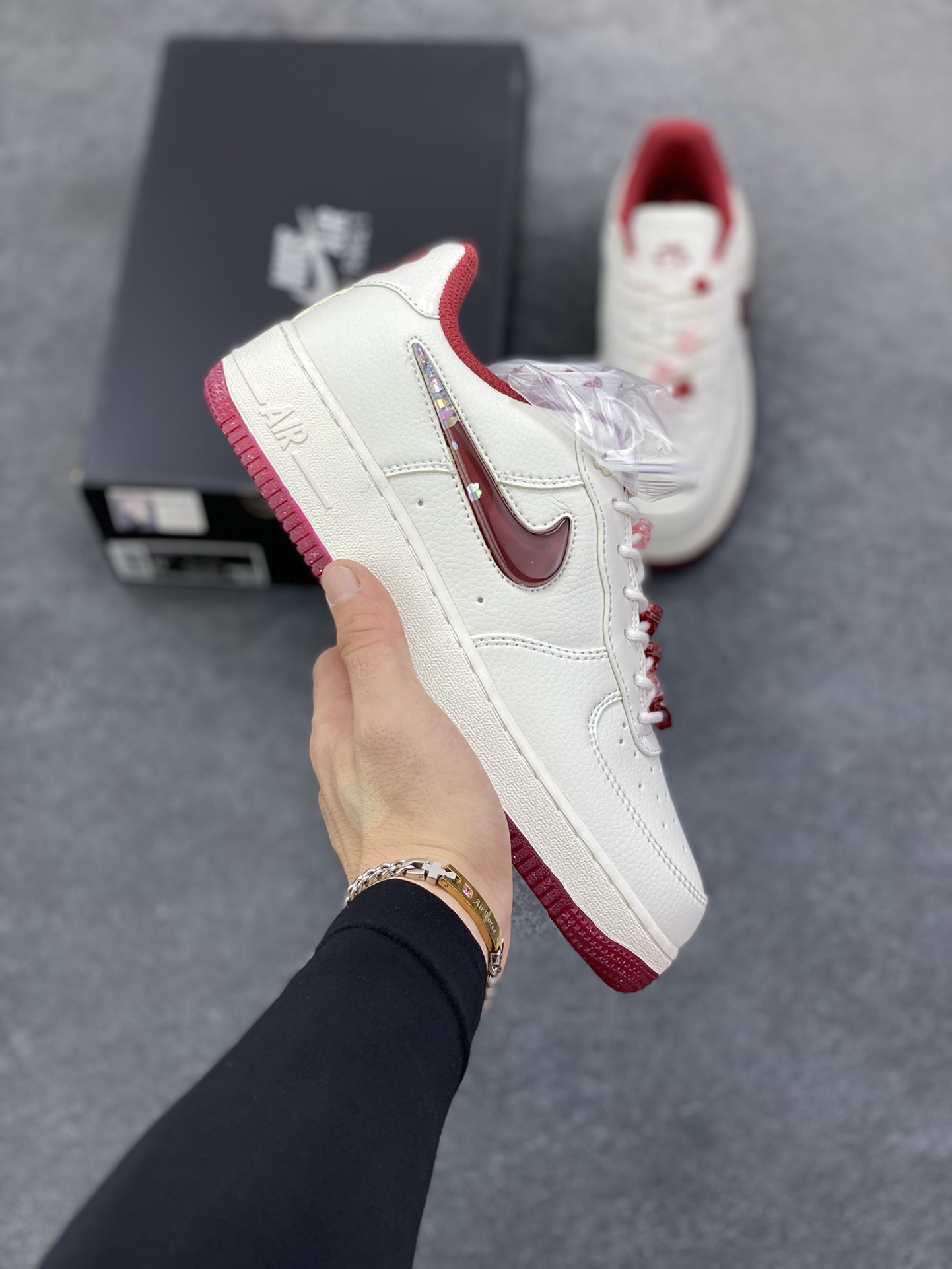 福利特价 Air Force 1 Nike Low 情人节 原楦头原纸板 打造纯正空军版型 专注外贸渠道 全掌内置蜂窝气垫 #原盒配件 原厂中底钢印、拉帮完美 货号：FZ5068-161 尺码：36 36.5 37.5 38 38.5 39 40 40.5 41 42 42.5 43 44 44.5 45-选品中心