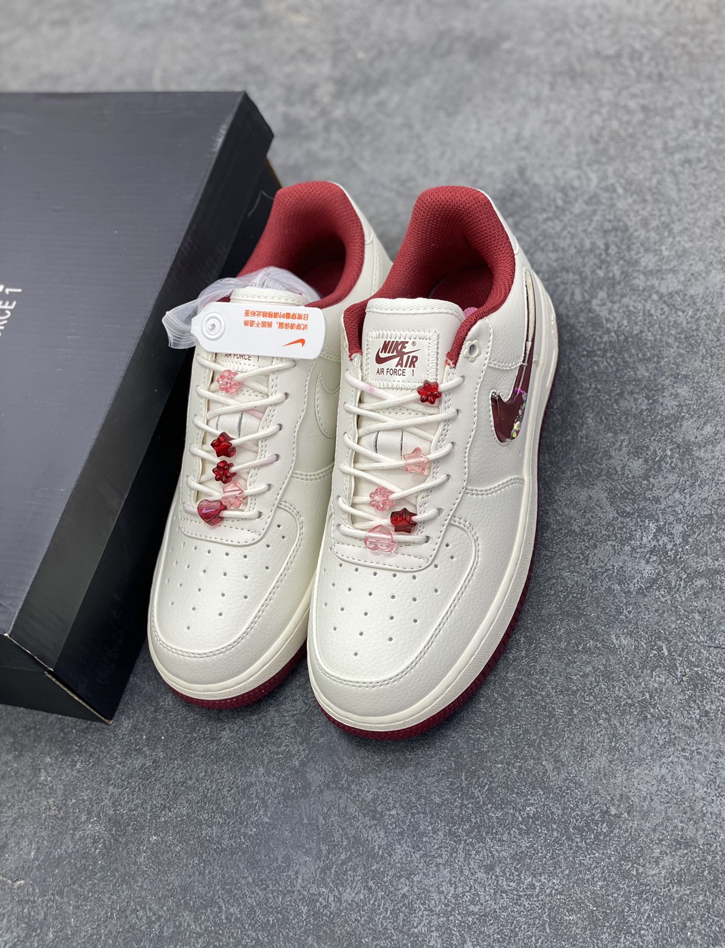 图片[8]-福利特价 Air Force 1 Nike Low 情人节 原楦头原纸板 打造纯正空军版型 专注外贸渠道 全掌内置蜂窝气垫 #原盒配件 原厂中底钢印、拉帮完美 货号：FZ5068-161 尺码：36 36.5 37.5 38 38.5 39 40 40.5 41 42 42.5 43 44 44.5 45-选品中心