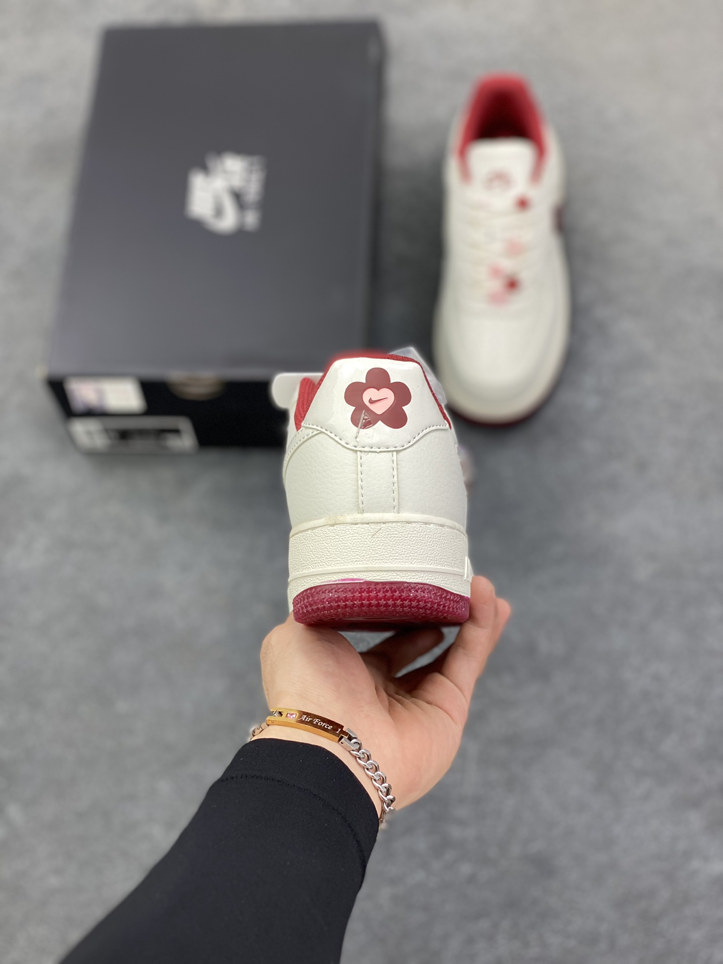 图片[4]-福利特价 Air Force 1 Nike Low 情人节 原楦头原纸板 打造纯正空军版型 专注外贸渠道 全掌内置蜂窝气垫 #原盒配件 原厂中底钢印、拉帮完美 货号：FZ5068-161 尺码：36 36.5 37.5 38 38.5 39 40 40.5 41 42 42.5 43 44 44.5 45-选品中心