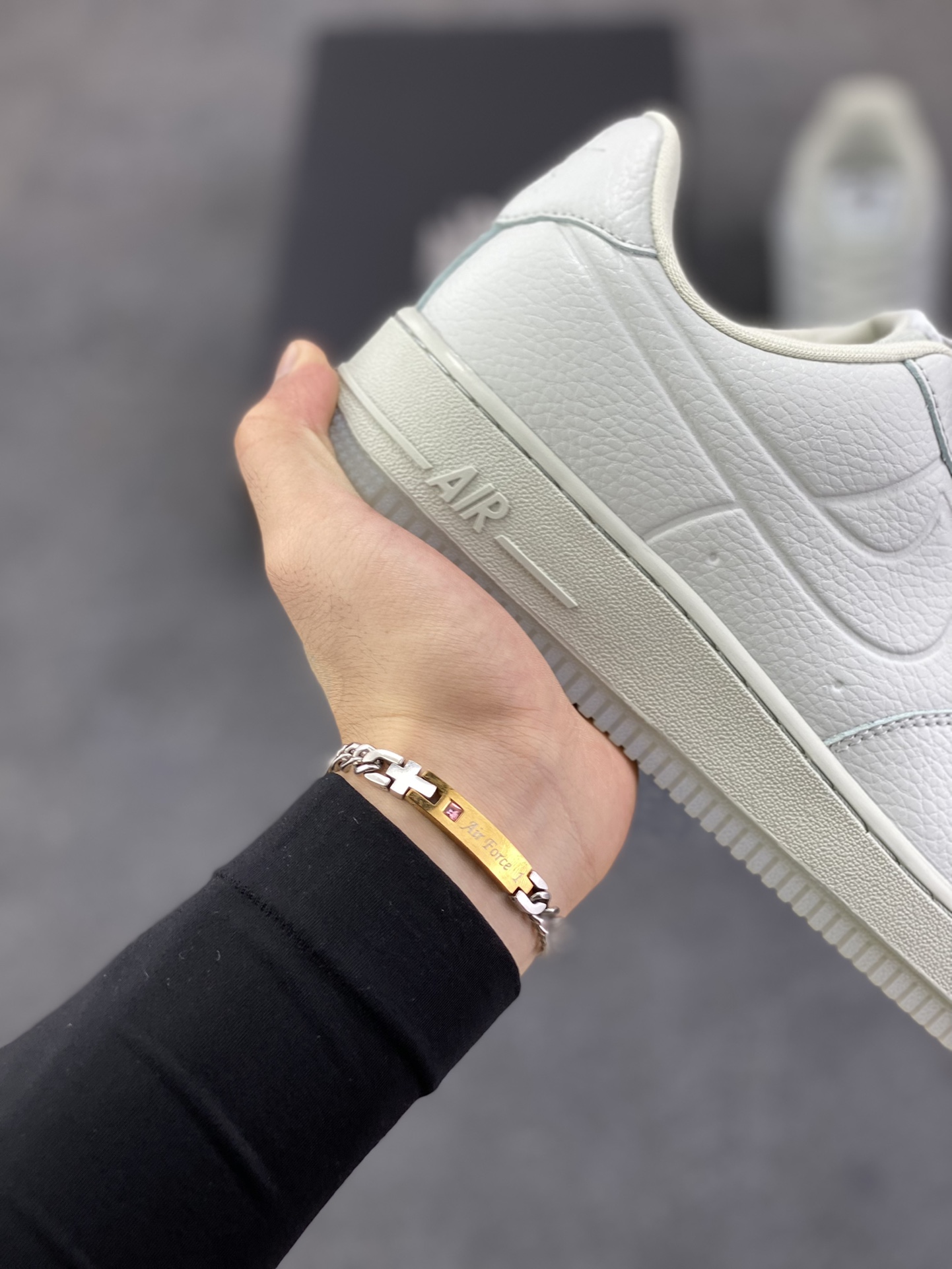 图片[6]-福利特价 Nike Air Force 1 Low 防水水泥灰 原楦头原纸板 打造纯正空军版型 专注外贸渠道 全掌内置蜂窝气垫 原盒配件 原厂中底钢印、拉帮完美 货号：FB8875-002 尺码：36 36.5 37.5 38 38.5 39 40 40.5 41 42 42.5 43 44 44.5 45-选品中心