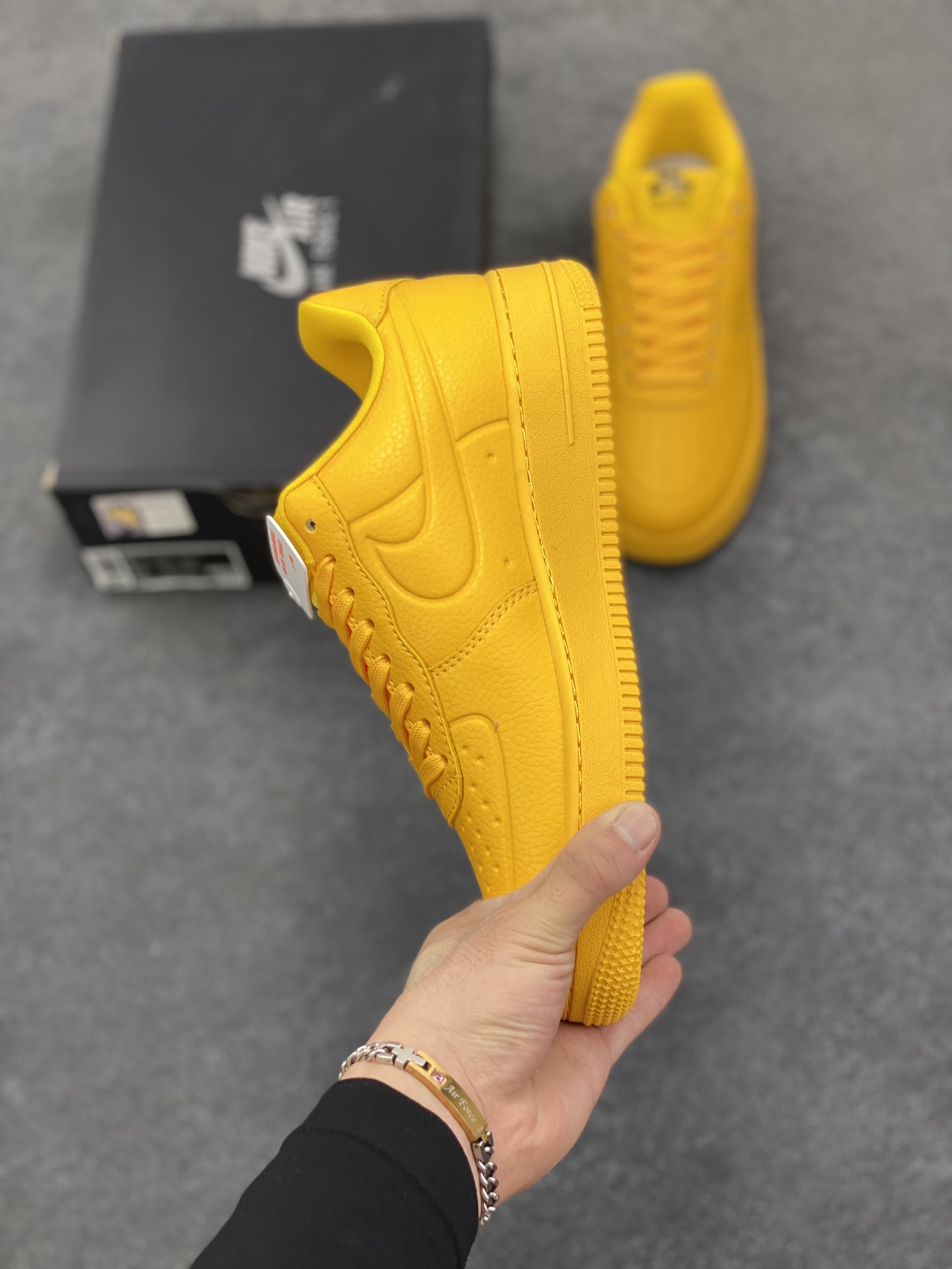 图片[3]-福利特价 Nike Air Force 1 Low 防水黄 原楦头原纸板 打造纯正空军版型 专注外贸渠道 全掌内置蜂窝气垫 原盒配件 原厂中底钢印、拉帮完美 货号：FB8875-700 尺码：36 36.5 37.5 38 38.5 39 40 40.5 41 42 42.5 43 44 44.5 45-选品中心