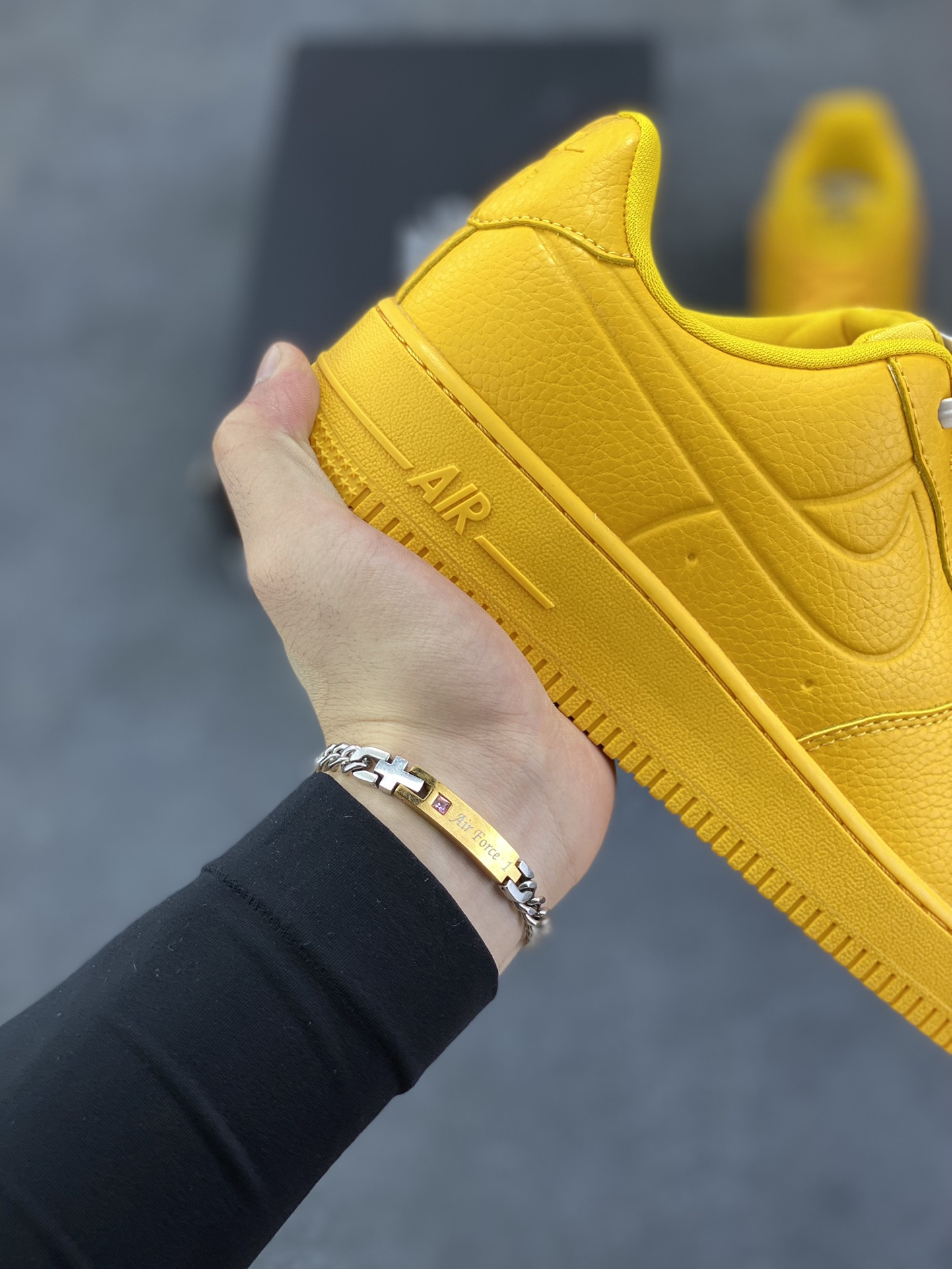 图片[6]-福利特价 Nike Air Force 1 Low 防水黄 原楦头原纸板 打造纯正空军版型 专注外贸渠道 全掌内置蜂窝气垫 原盒配件 原厂中底钢印、拉帮完美 货号：FB8875-700 尺码：36 36.5 37.5 38 38.5 39 40 40.5 41 42 42.5 43 44 44.5 45-选品中心