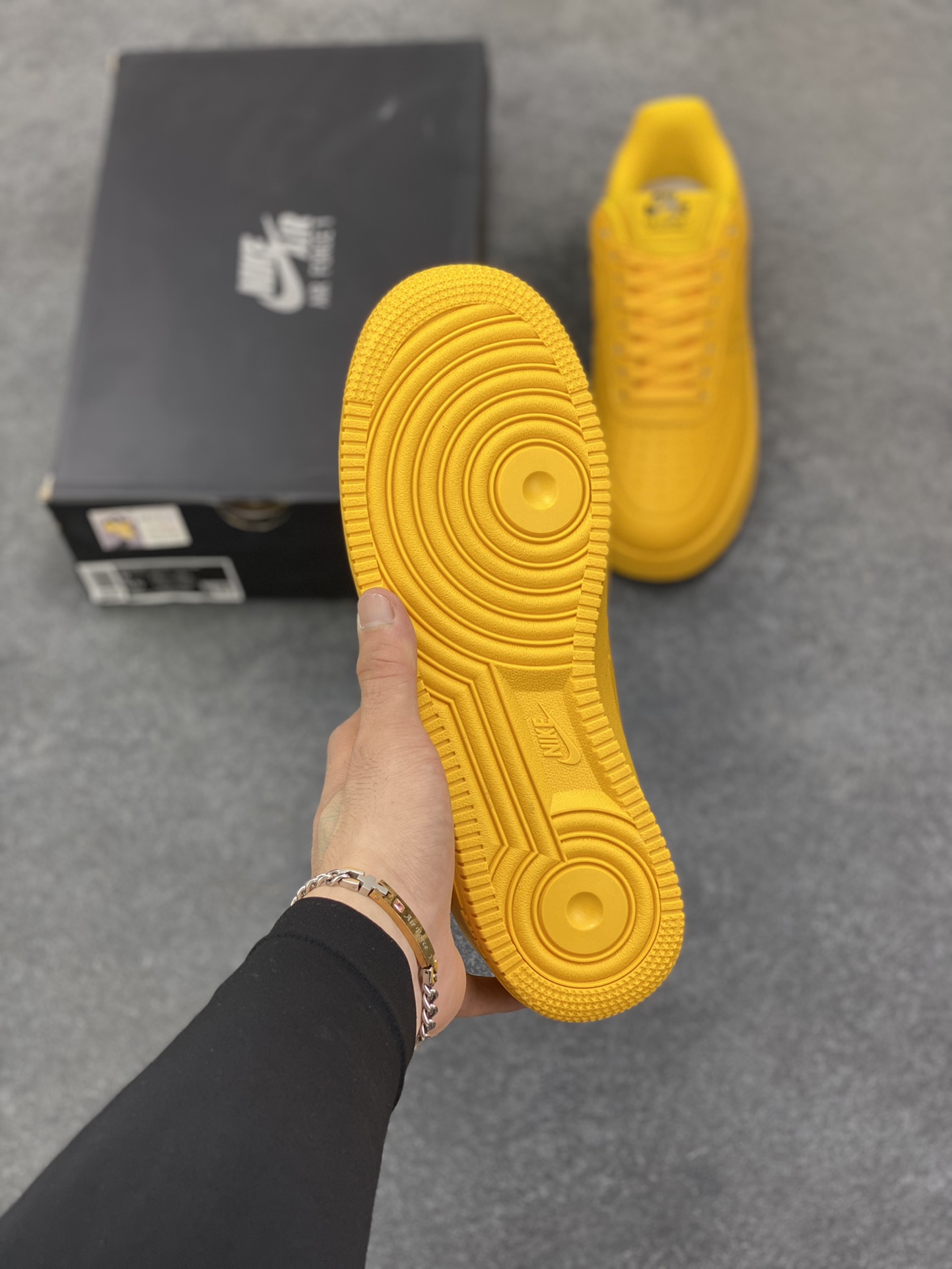 图片[5]-福利特价 Nike Air Force 1 Low 防水黄 原楦头原纸板 打造纯正空军版型 专注外贸渠道 全掌内置蜂窝气垫 原盒配件 原厂中底钢印、拉帮完美 货号：FB8875-700 尺码：36 36.5 37.5 38 38.5 39 40 40.5 41 42 42.5 43 44 44.5 45-选品中心