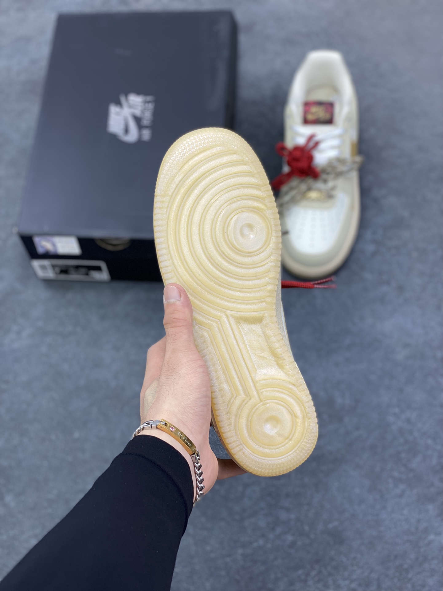 图片[5]-福利特价 Nike Air Force 1 Low 蛇年 原楦头原纸板 打造纯正空军版型 专注外贸渠道 全掌内置蜂窝气垫 原盒配件 原厂中底钢印、拉帮完美 货号：HV5990-172 尺码：36 36.5 37.5 38 38.5 39 40 40.5 41 42 42.5 43 44 44.5 45-选品中心