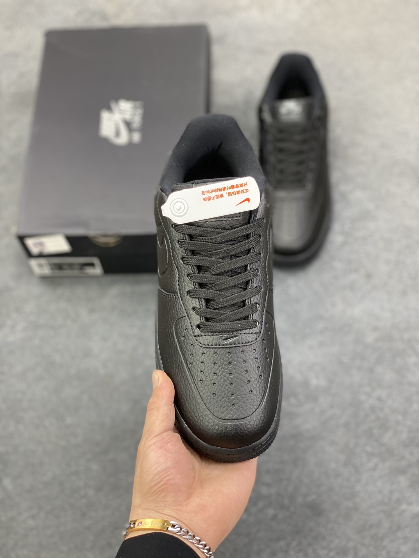 图片[2]-福利特价 Nike Air Force 1 Low 防水全黑 原楦头原纸板 打造纯正空军版型 专注外贸渠道 全掌内置蜂窝气垫 原盒配件 原厂中底钢印、拉帮完美 货号：FB8875-001 尺码：36 36.5 37.5 38 38.5 39 40 40.5 41 42 42.5 43 44 44.5 45-选品中心