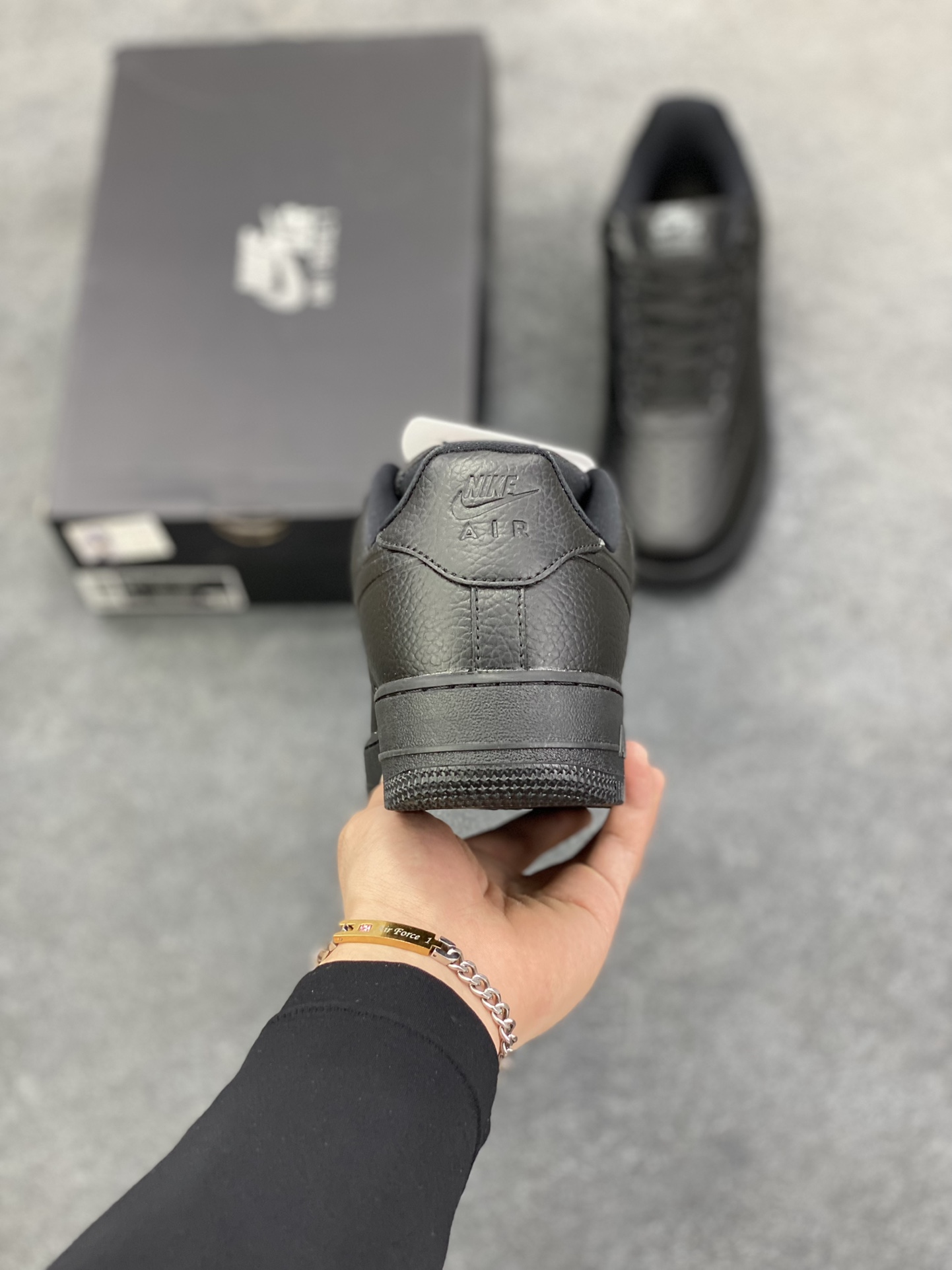 图片[4]-福利特价 Nike Air Force 1 Low 防水全黑 原楦头原纸板 打造纯正空军版型 专注外贸渠道 全掌内置蜂窝气垫 原盒配件 原厂中底钢印、拉帮完美 货号：FB8875-001 尺码：36 36.5 37.5 38 38.5 39 40 40.5 41 42 42.5 43 44 44.5 45-选品中心