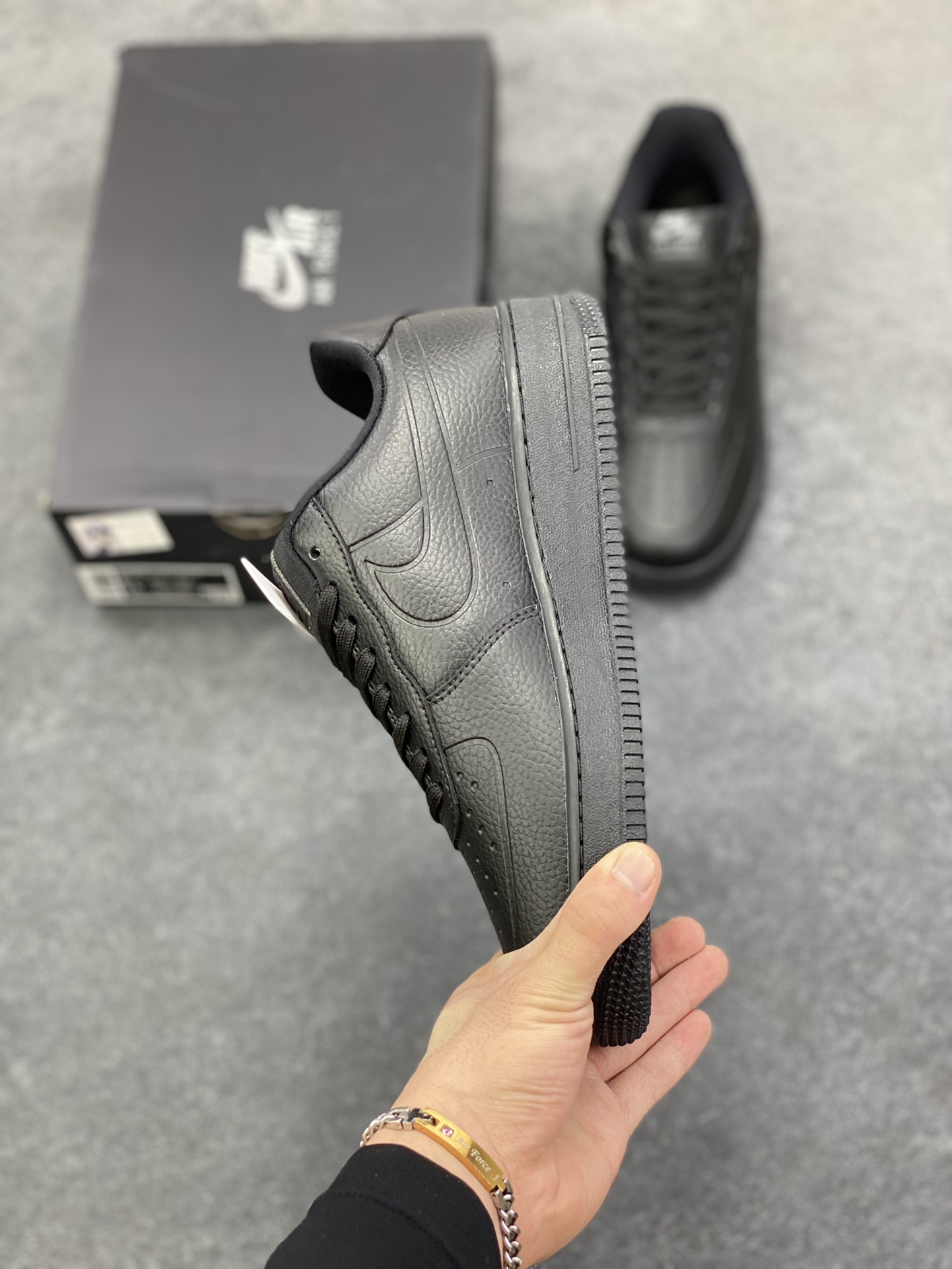 图片[3]-福利特价 Nike Air Force 1 Low 防水全黑 原楦头原纸板 打造纯正空军版型 专注外贸渠道 全掌内置蜂窝气垫 原盒配件 原厂中底钢印、拉帮完美 货号：FB8875-001 尺码：36 36.5 37.5 38 38.5 39 40 40.5 41 42 42.5 43 44 44.5 45-选品中心