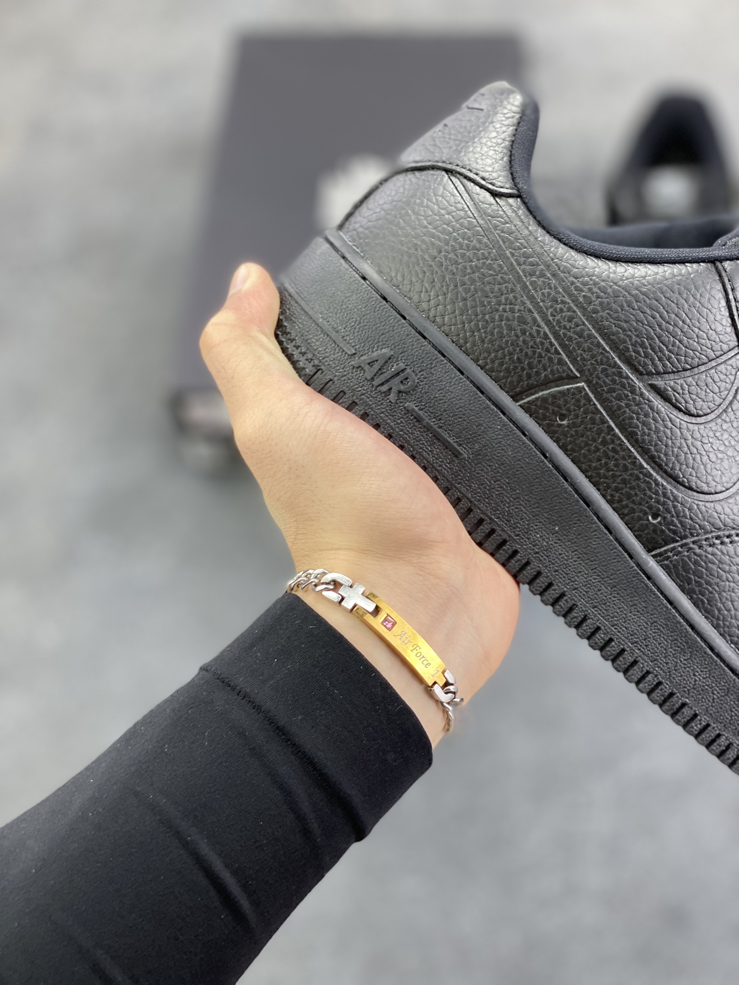 图片[6]-福利特价 Nike Air Force 1 Low 防水全黑 原楦头原纸板 打造纯正空军版型 专注外贸渠道 全掌内置蜂窝气垫 原盒配件 原厂中底钢印、拉帮完美 货号：FB8875-001 尺码：36 36.5 37.5 38 38.5 39 40 40.5 41 42 42.5 43 44 44.5 45-选品中心