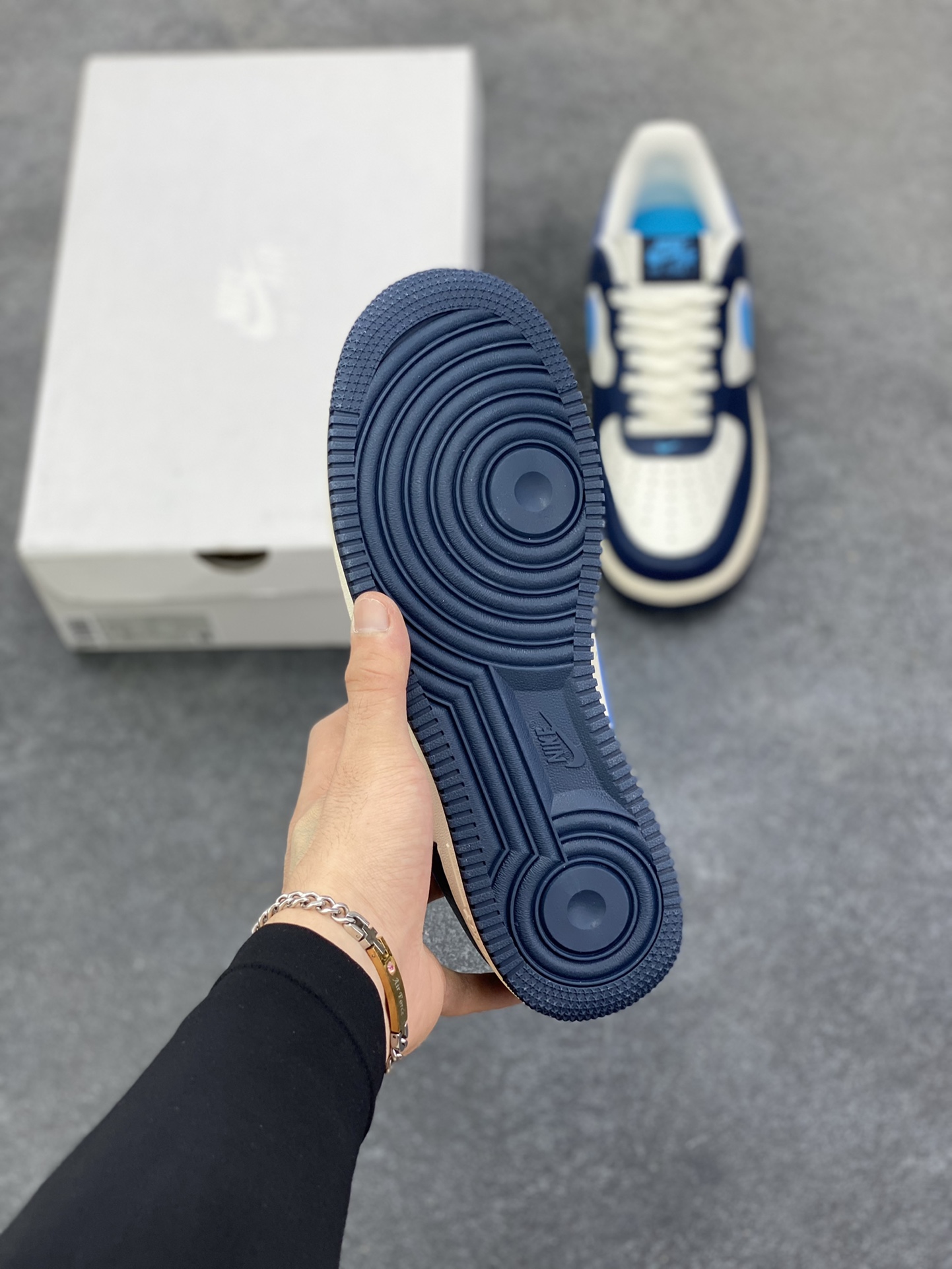 图片[5]-福利特价 Nike Air Force 1 Low 07 BTS 白蓝 原楦头原纸板 打造纯正低帮空军版型 专注外贸渠道 全掌内置蜂窝气垫 原盒配件 原厂中底钢印、拉帮完美 货号：HJ9291-478 尺码：39 40 40.5 41 42 42.5 43 44 44.5 45-选品中心