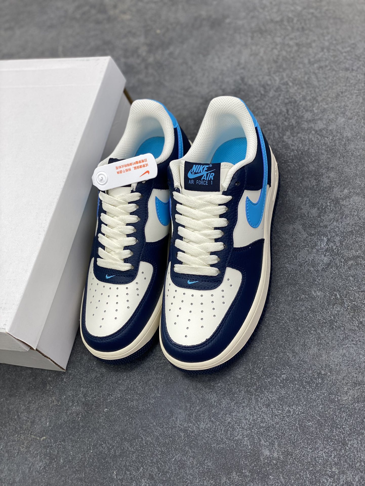 图片[8]-福利特价 Nike Air Force 1 Low 07 BTS 白蓝 原楦头原纸板 打造纯正低帮空军版型 专注外贸渠道 全掌内置蜂窝气垫 原盒配件 原厂中底钢印、拉帮完美 货号：HJ9291-478 尺码：39 40 40.5 41 42 42.5 43 44 44.5 45-选品中心