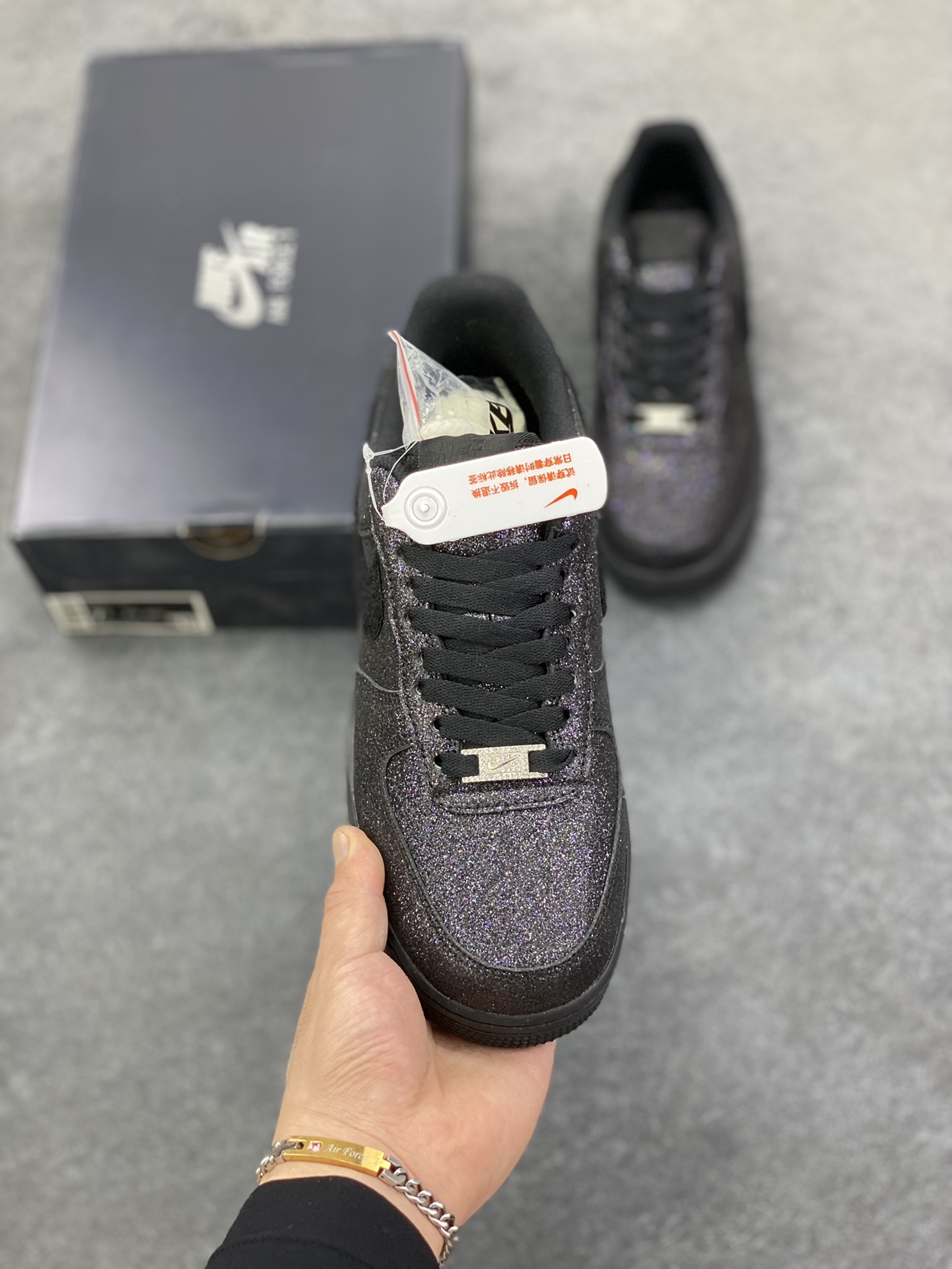 图片[2]-福利特价 Nike Air Force 1 Low 07 黑闪粉换勾 原楦头原纸板 打造纯正低帮空军版型 专注外贸渠道 全掌内置蜂窝气垫 原盒配件 原厂中底钢印、拉帮完美 货号：CW2288-001 尺码：36 36.5 37.5 38 38.5 39 40 40.5 41 42 42.5 43 44 44.5 45-选品中心