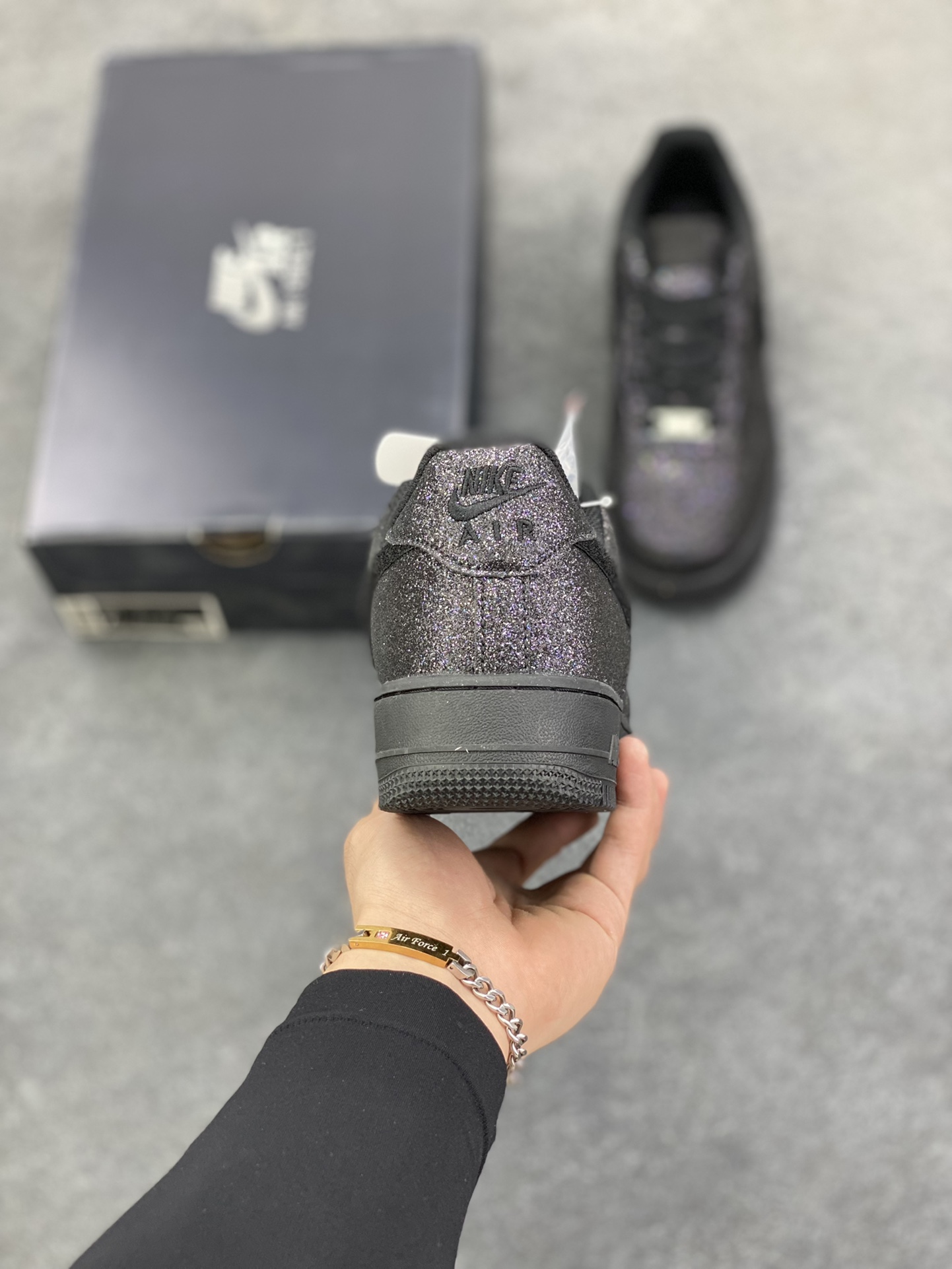 图片[4]-福利特价 Nike Air Force 1 Low 07 黑闪粉换勾 原楦头原纸板 打造纯正低帮空军版型 专注外贸渠道 全掌内置蜂窝气垫 原盒配件 原厂中底钢印、拉帮完美 货号：CW2288-001 尺码：36 36.5 37.5 38 38.5 39 40 40.5 41 42 42.5 43 44 44.5 45-选品中心