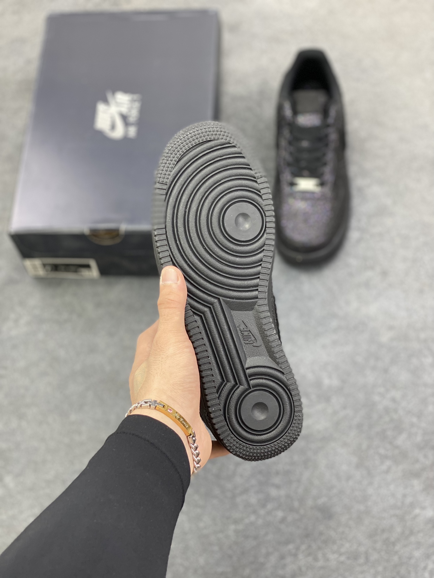 图片[5]-福利特价 Nike Air Force 1 Low 07 黑闪粉换勾 原楦头原纸板 打造纯正低帮空军版型 专注外贸渠道 全掌内置蜂窝气垫 原盒配件 原厂中底钢印、拉帮完美 货号：CW2288-001 尺码：36 36.5 37.5 38 38.5 39 40 40.5 41 42 42.5 43 44 44.5 45-选品中心