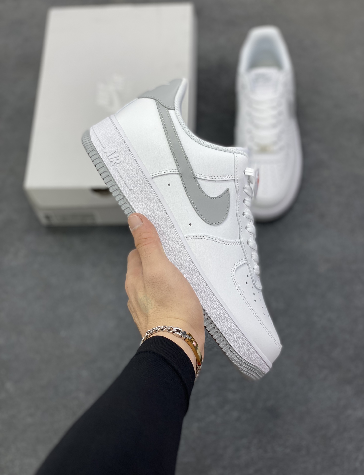 福利特价 Nike Air Force 1 Low 07 白灰 原楦头原纸板 打造纯正低帮空军版型 专注外贸渠道 全掌内置蜂窝气垫 原盒配件 原厂中底钢印、拉帮完美 货号：FJ4146-100 尺码：36 36.5 37.5 38 38.5 39 40 40.5 41 42 42.5 43 44 44.5 45-选品中心