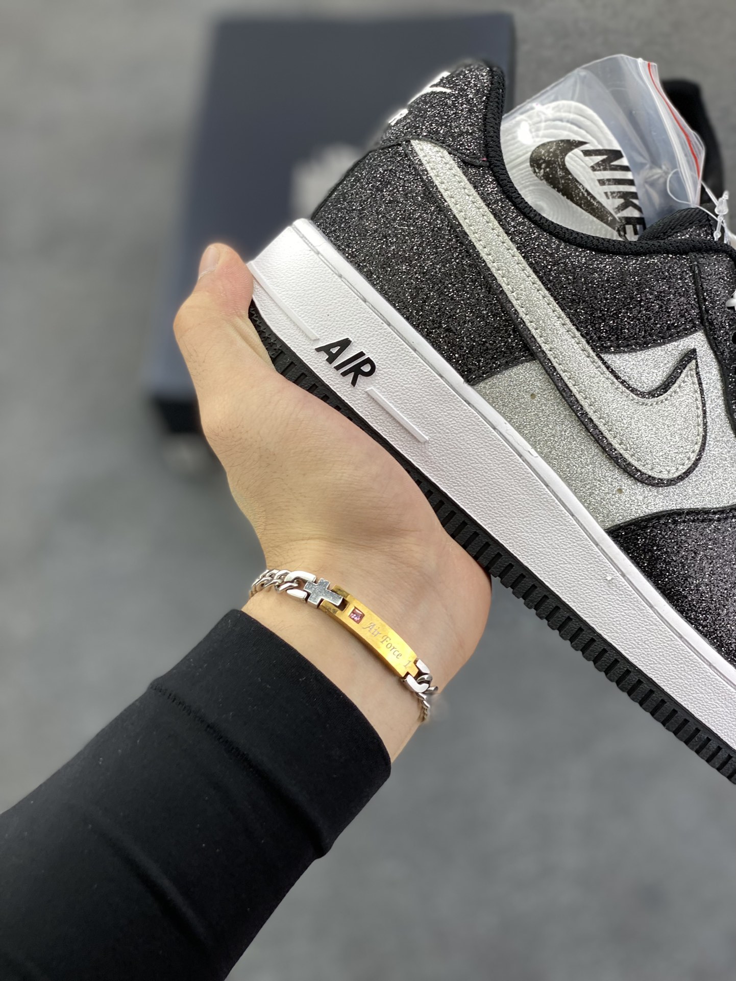 图片[6]-福利特价 Nike Air Force 1 Low 07熊猫黑银满天星 原楦头原纸板 打造纯正低帮空军版型 专注外贸渠道 全掌内置蜂窝气垫 原盒配件 原厂中底钢印、拉帮完美 货号：CW2288-002 尺码：36 36.5 37.5 38 38.5 39 40 40.5 41 42 42.5 43 44 44.5 45-选品中心