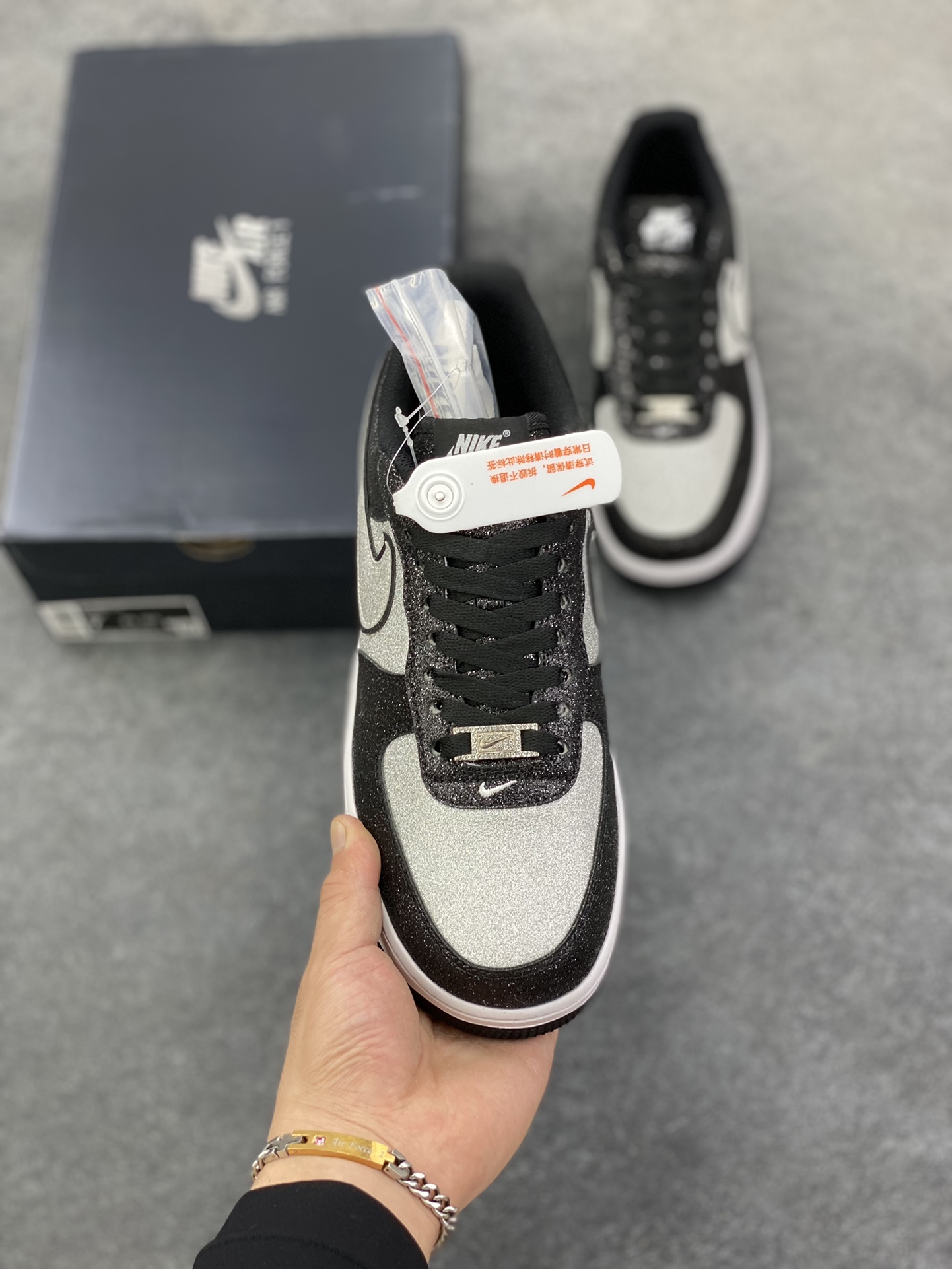 图片[2]-福利特价 Nike Air Force 1 Low 07熊猫黑银满天星 原楦头原纸板 打造纯正低帮空军版型 专注外贸渠道 全掌内置蜂窝气垫 原盒配件 原厂中底钢印、拉帮完美 货号：CW2288-002 尺码：36 36.5 37.5 38 38.5 39 40 40.5 41 42 42.5 43 44 44.5 45-选品中心