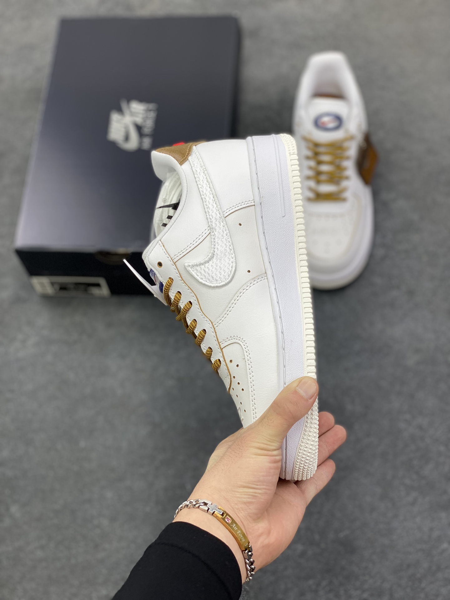 图片[3]-福利特价 Nike Air Force 1 Low 07 麻棕 原楦头原纸板 打造纯正低帮空军版型 专注外贸渠道 全掌内置蜂窝气垫 原盒配件 原厂中底钢印、拉帮完美 货号：HF5716-111 尺码：35.5 36 36.5 37.5 38 38.5 39 40 40.5 41 42 42.5 43 44 44.5 45-选品中心
