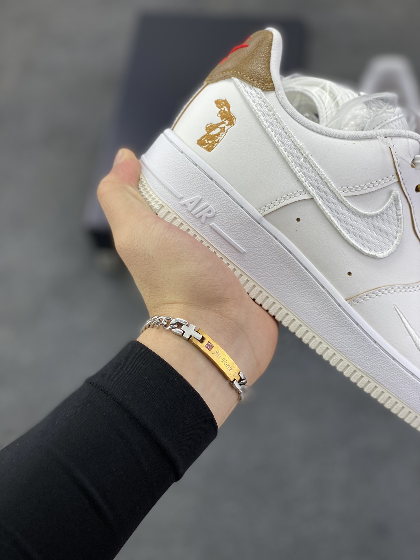 图片[6]-福利特价 Nike Air Force 1 Low 07 麻棕 原楦头原纸板 打造纯正低帮空军版型 专注外贸渠道 全掌内置蜂窝气垫 原盒配件 原厂中底钢印、拉帮完美 货号：HF5716-111 尺码：35.5 36 36.5 37.5 38 38.5 39 40 40.5 41 42 42.5 43 44 44.5 45-选品中心