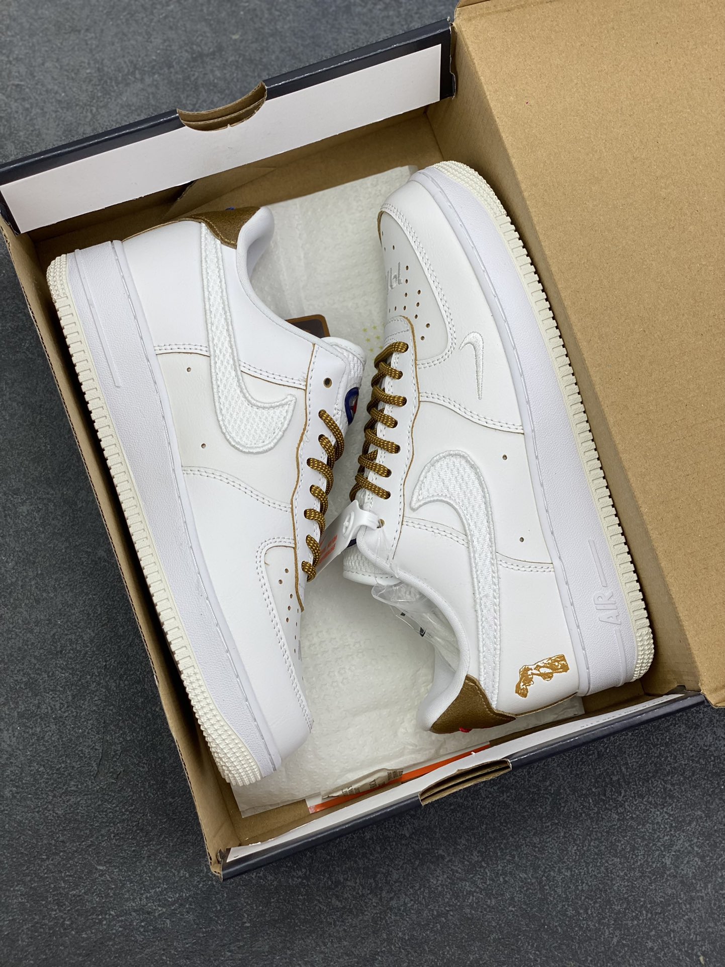 图片[9]-福利特价 Nike Air Force 1 Low 07 麻棕 原楦头原纸板 打造纯正低帮空军版型 专注外贸渠道 全掌内置蜂窝气垫 原盒配件 原厂中底钢印、拉帮完美 货号：HF5716-111 尺码：35.5 36 36.5 37.5 38 38.5 39 40 40.5 41 42 42.5 43 44 44.5 45-选品中心