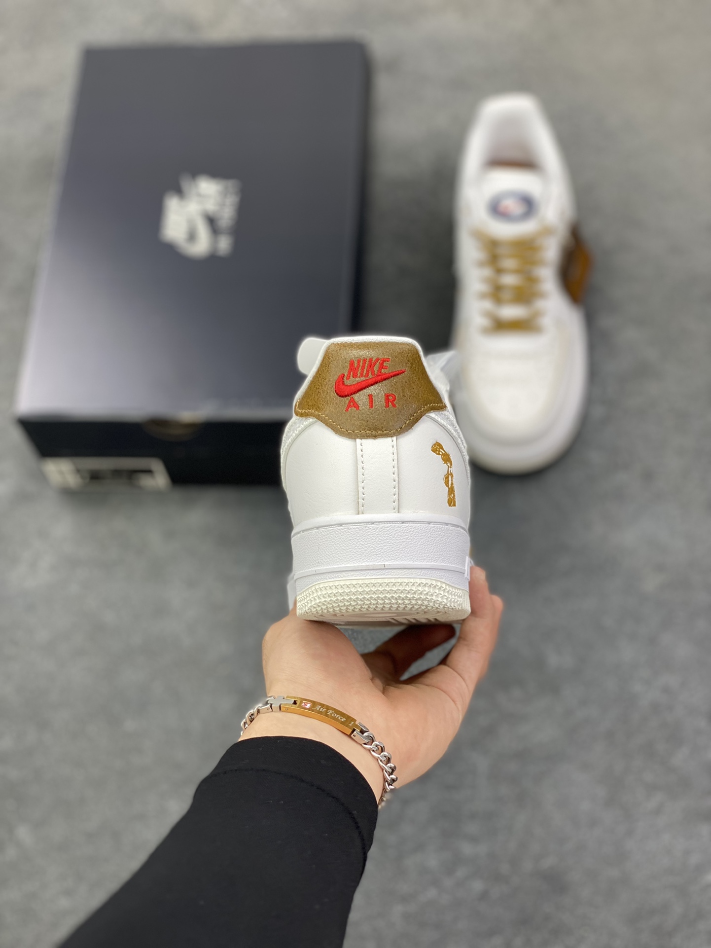 图片[4]-福利特价 Nike Air Force 1 Low 07 麻棕 原楦头原纸板 打造纯正低帮空军版型 专注外贸渠道 全掌内置蜂窝气垫 原盒配件 原厂中底钢印、拉帮完美 货号：HF5716-111 尺码：35.5 36 36.5 37.5 38 38.5 39 40 40.5 41 42 42.5 43 44 44.5 45-选品中心