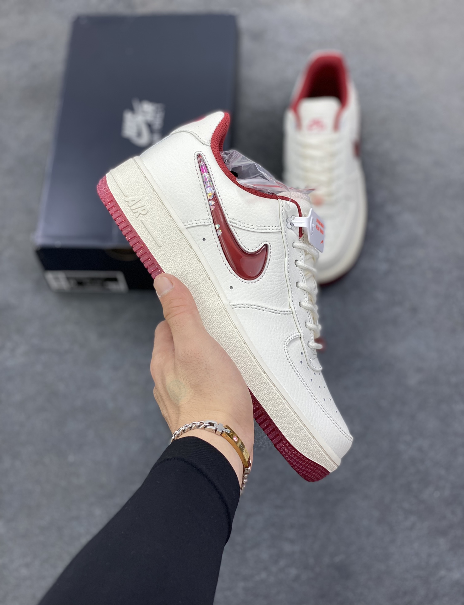 福利特价 Nike Air Force 1 Low 07 情人节 原楦头原纸板 打造纯正低帮空军版型 专注外贸渠道 全掌内置蜂窝气垫 原盒配件 原厂中底钢印、拉帮完美 货号：FZ5068-161 尺码：35.536 36.5 37.5 38 38.5 39 40-选品中心