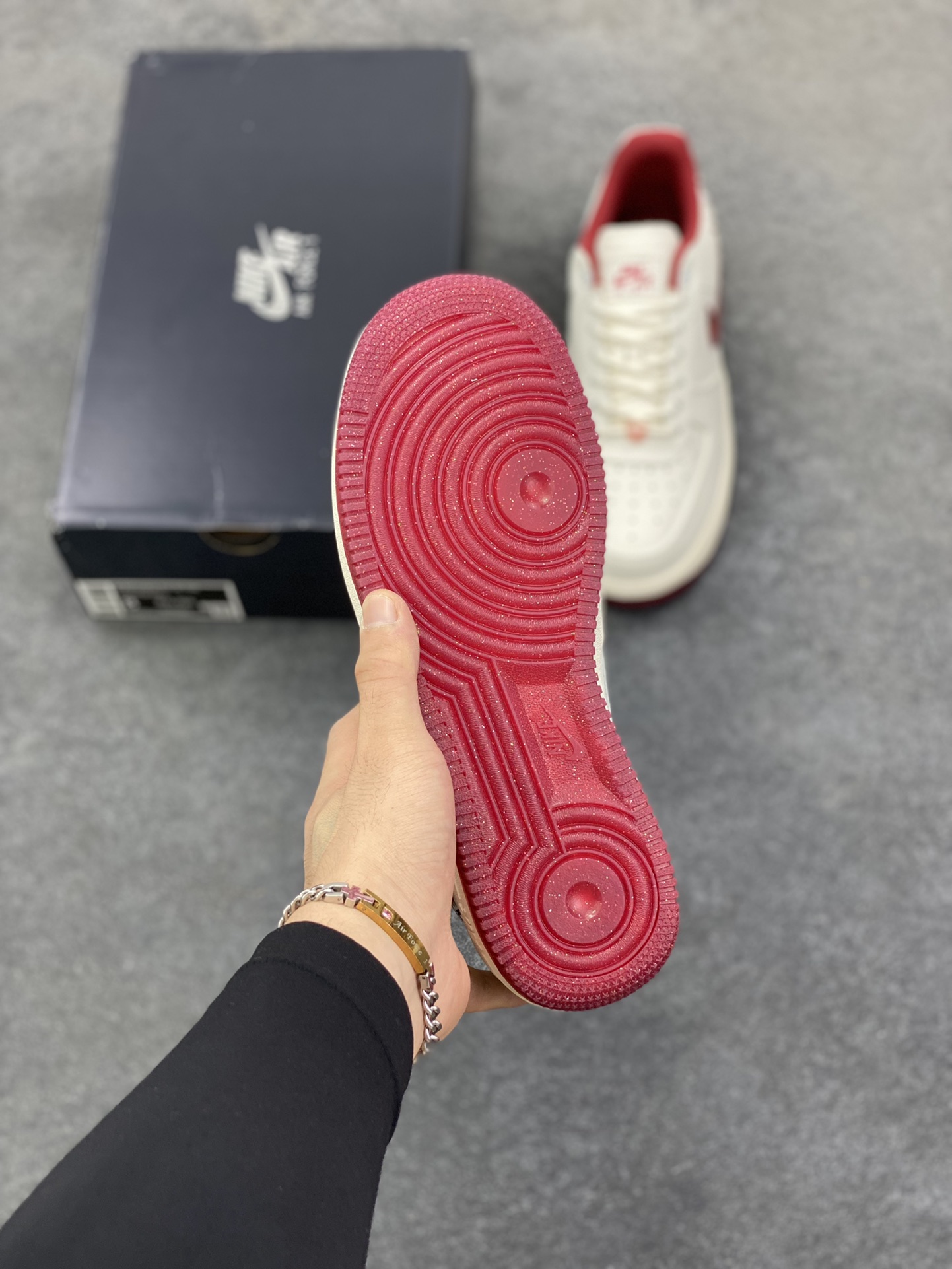 图片[5]-福利特价 Nike Air Force 1 Low 07 情人节 原楦头原纸板 打造纯正低帮空军版型 专注外贸渠道 全掌内置蜂窝气垫 原盒配件 原厂中底钢印、拉帮完美 货号：FZ5068-161 尺码：35.536 36.5 37.5 38 38.5 39 40-选品中心