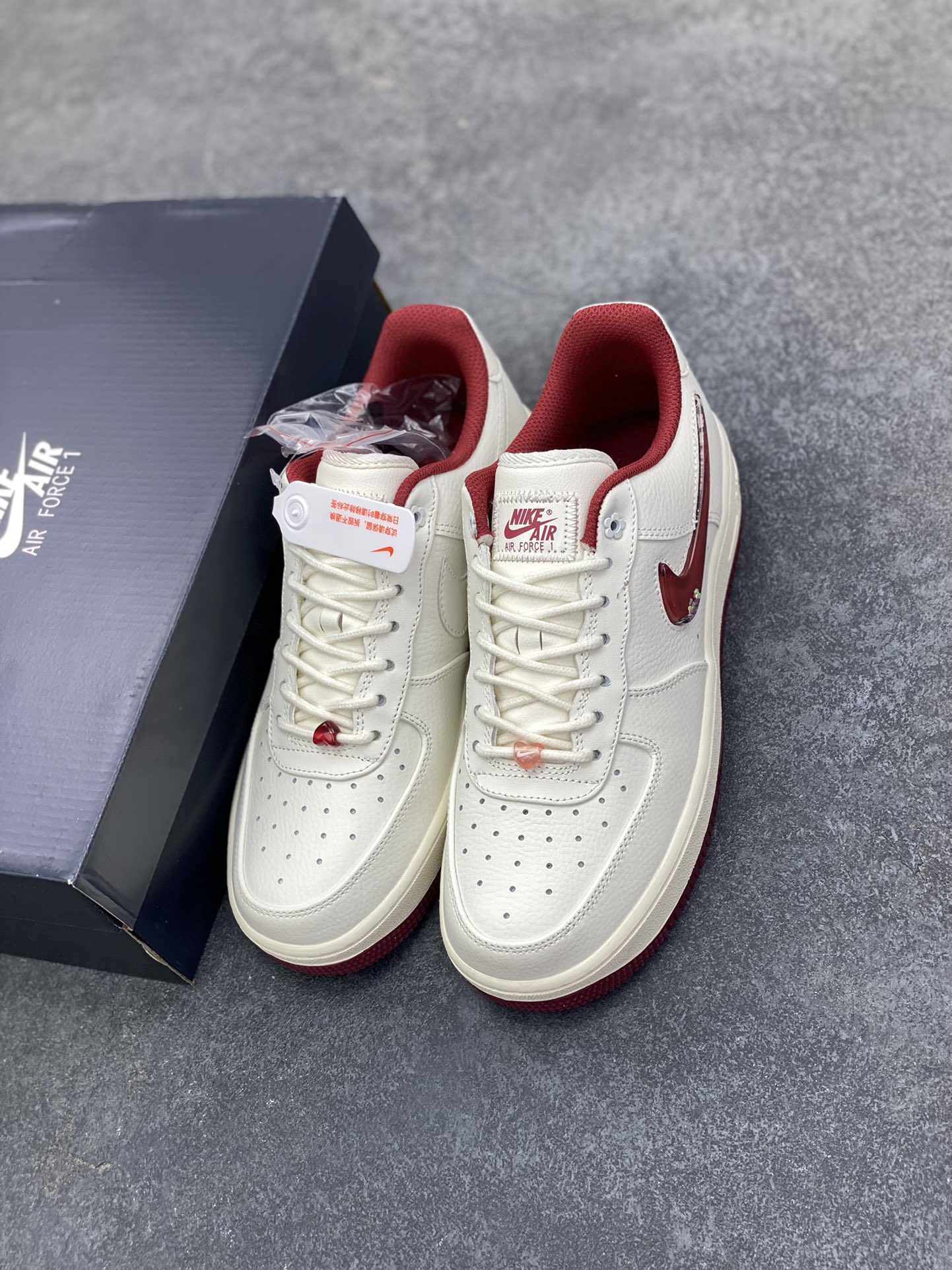 图片[8]-福利特价 Nike Air Force 1 Low 07 情人节 原楦头原纸板 打造纯正低帮空军版型 专注外贸渠道 全掌内置蜂窝气垫 原盒配件 原厂中底钢印、拉帮完美 货号：FZ5068-161 尺码：35.536 36.5 37.5 38 38.5 39 40-选品中心