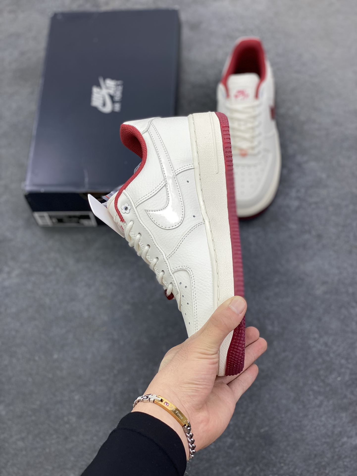 图片[3]-福利特价 Nike Air Force 1 Low 07 情人节 原楦头原纸板 打造纯正低帮空军版型 专注外贸渠道 全掌内置蜂窝气垫 原盒配件 原厂中底钢印、拉帮完美 货号：FZ5068-161 尺码：35.536 36.5 37.5 38 38.5 39 40-选品中心