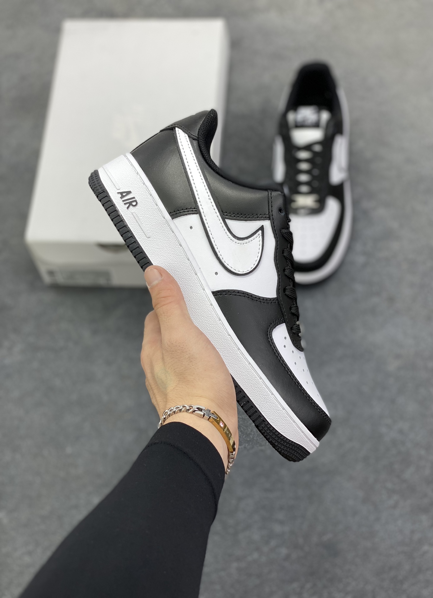 福利特价 Nike Air Force 1 Low 07 白黑熊猫 原楦头原纸板 打造纯正低帮空军版型 专注外贸渠道 全掌内置蜂窝气垫 原盒配件 原厂中底钢印、拉帮完美 货号：DV0788-001 尺码：36 36.5 37.5 38 38.5 39 40 40.5 41 42 42.5 43 44 44.5 45-选品中心