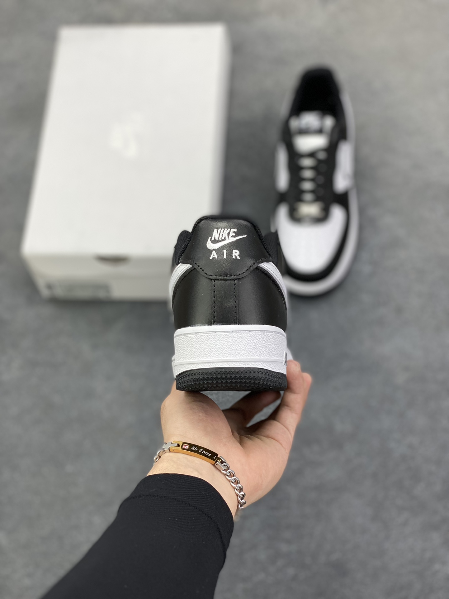 图片[4]-福利特价 Nike Air Force 1 Low 07 白黑熊猫 原楦头原纸板 打造纯正低帮空军版型 专注外贸渠道 全掌内置蜂窝气垫 原盒配件 原厂中底钢印、拉帮完美 货号：DV0788-001 尺码：36 36.5 37.5 38 38.5 39 40 40.5 41 42 42.5 43 44 44.5 45-选品中心