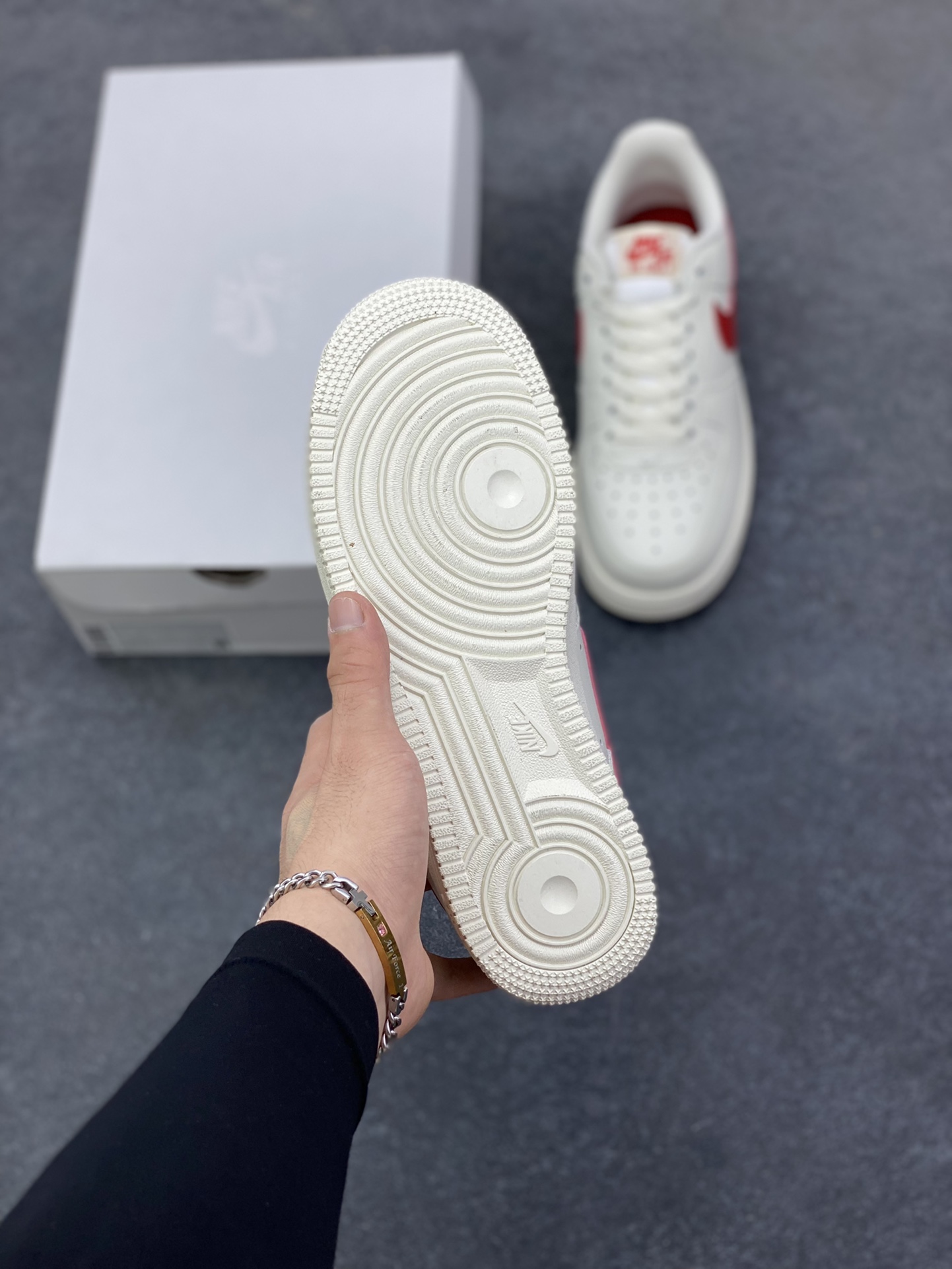 图片[5]-福利特价 Nike Air Force 1 Low 07 米白红勾 原楦头原纸板 打造纯正低帮空军版型 专注外贸渠道 全掌内置蜂窝气垫 原盒配件 原厂中底钢印、拉帮完美 货号：315122-126 尺码：36 36.5 37.5 38 38.5 39 40 40.5 41 42 42.5 43 44 44.5 45-选品中心